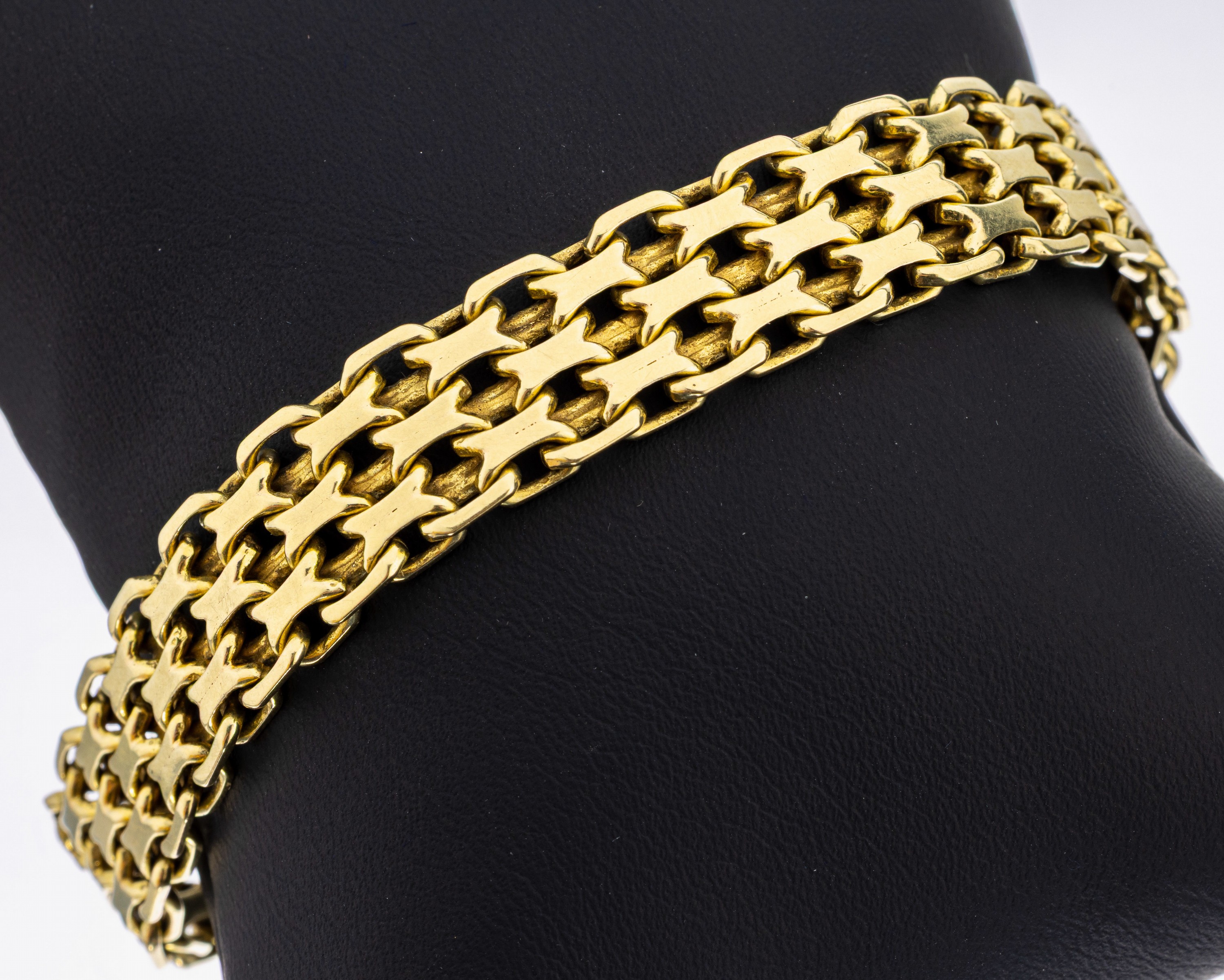 14 kt Gold Armband, GG 585/000, B. ca. 1.2 cm, L. ca. 18.5 cm, Kastenschloss mit 2 Sicherheitsachten, Sicherheitskettchen, ca. 38.4 g