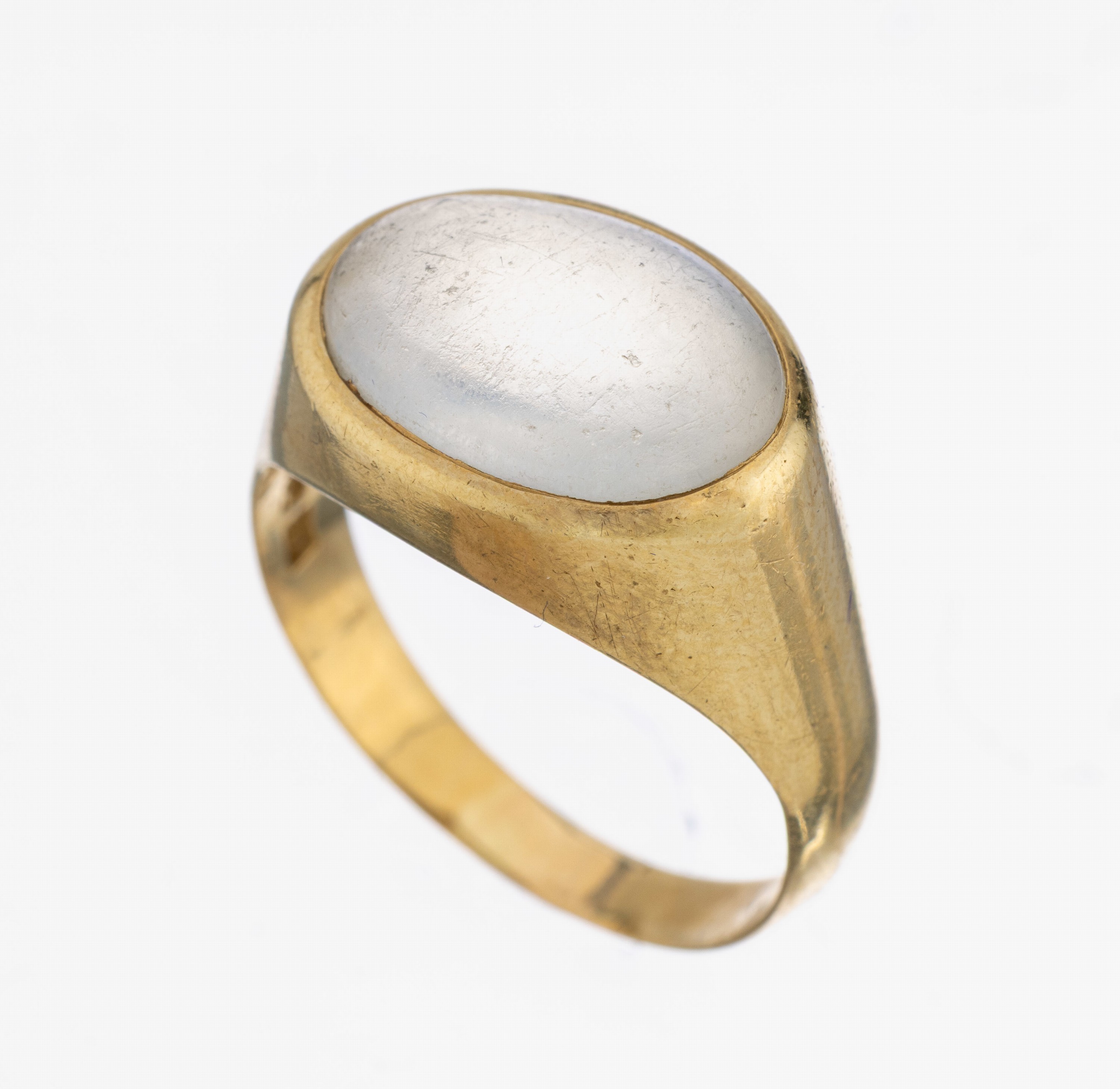14 kt Gold Mondstein-Ring, GG 585/000, ovaler Mondstein-Cabochon (l. abgetragen), RW 57, ca. 5.8 g