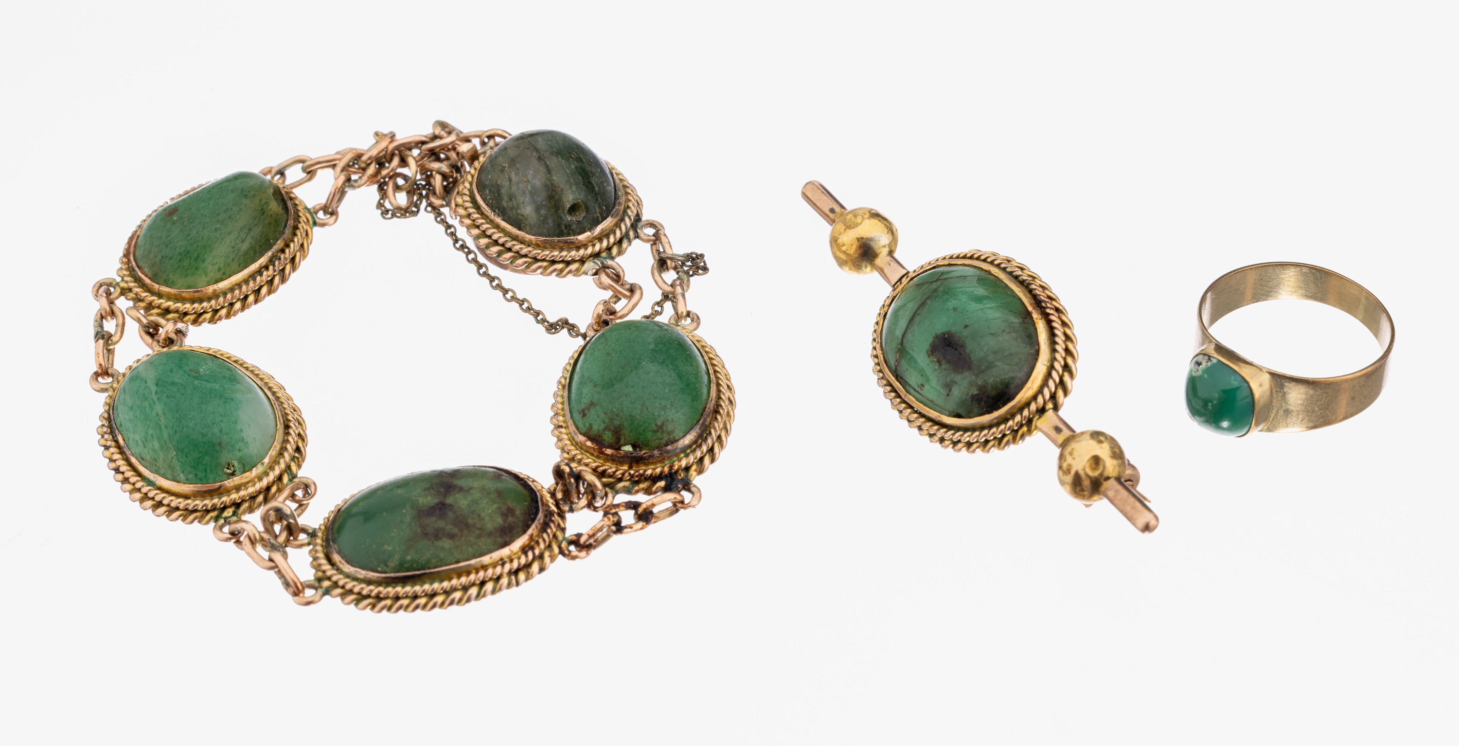 8 kt Gold Farbstein-Schmuckset, GG 333/000,best. aus: 1 Brosche, L. ca. 5.8 cm, und Armband, L. ca. 19 cm, Kastenschloss, jeweils mit ovalen ...