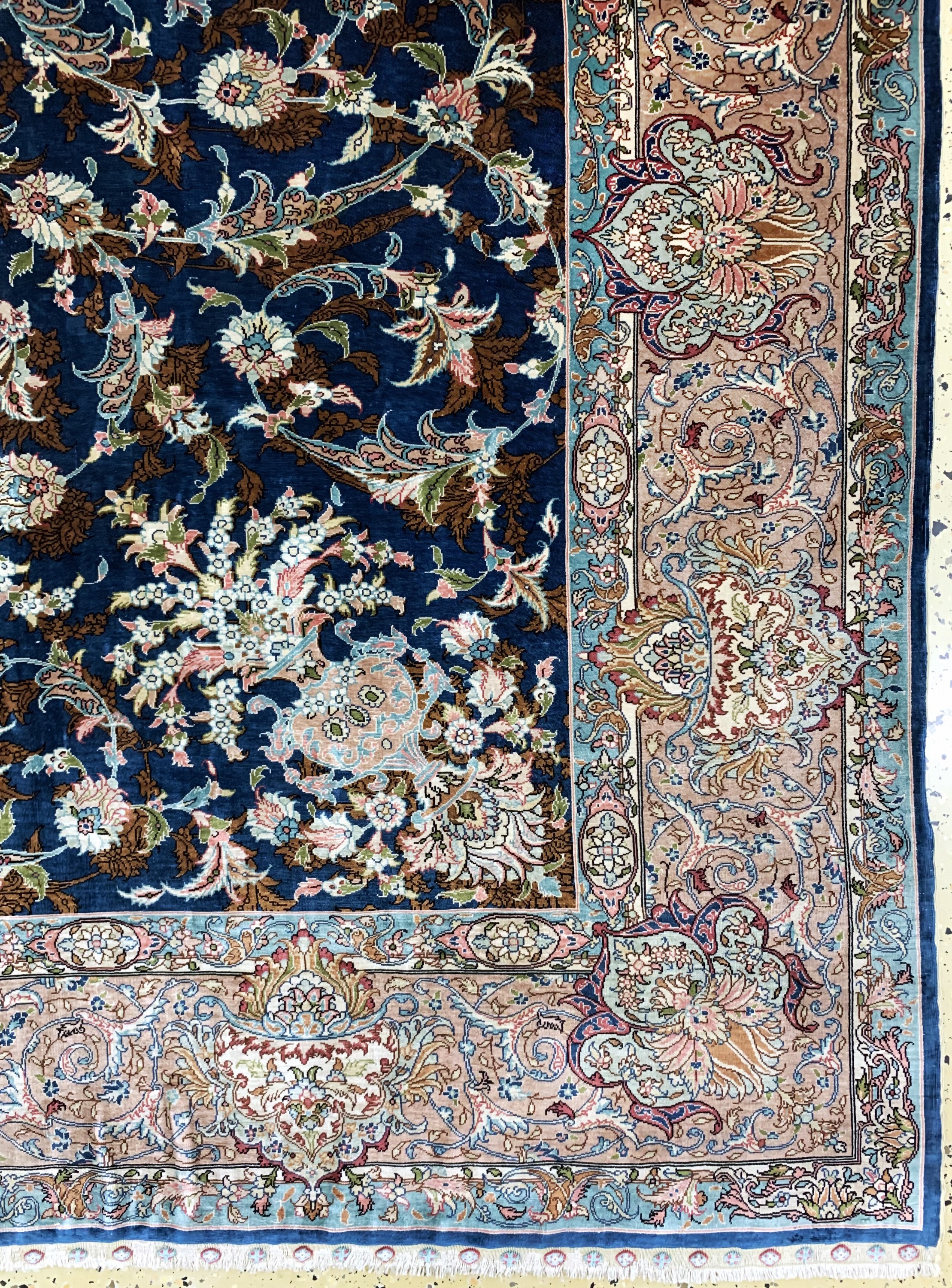 Detail a: Istanbul Seide Türkei, signiert"Chinar", Mitte 20.Jhd, reine Naturseide, ca. 284 x 204 cm, fachkundig gereinigt, EHZ: 1-2