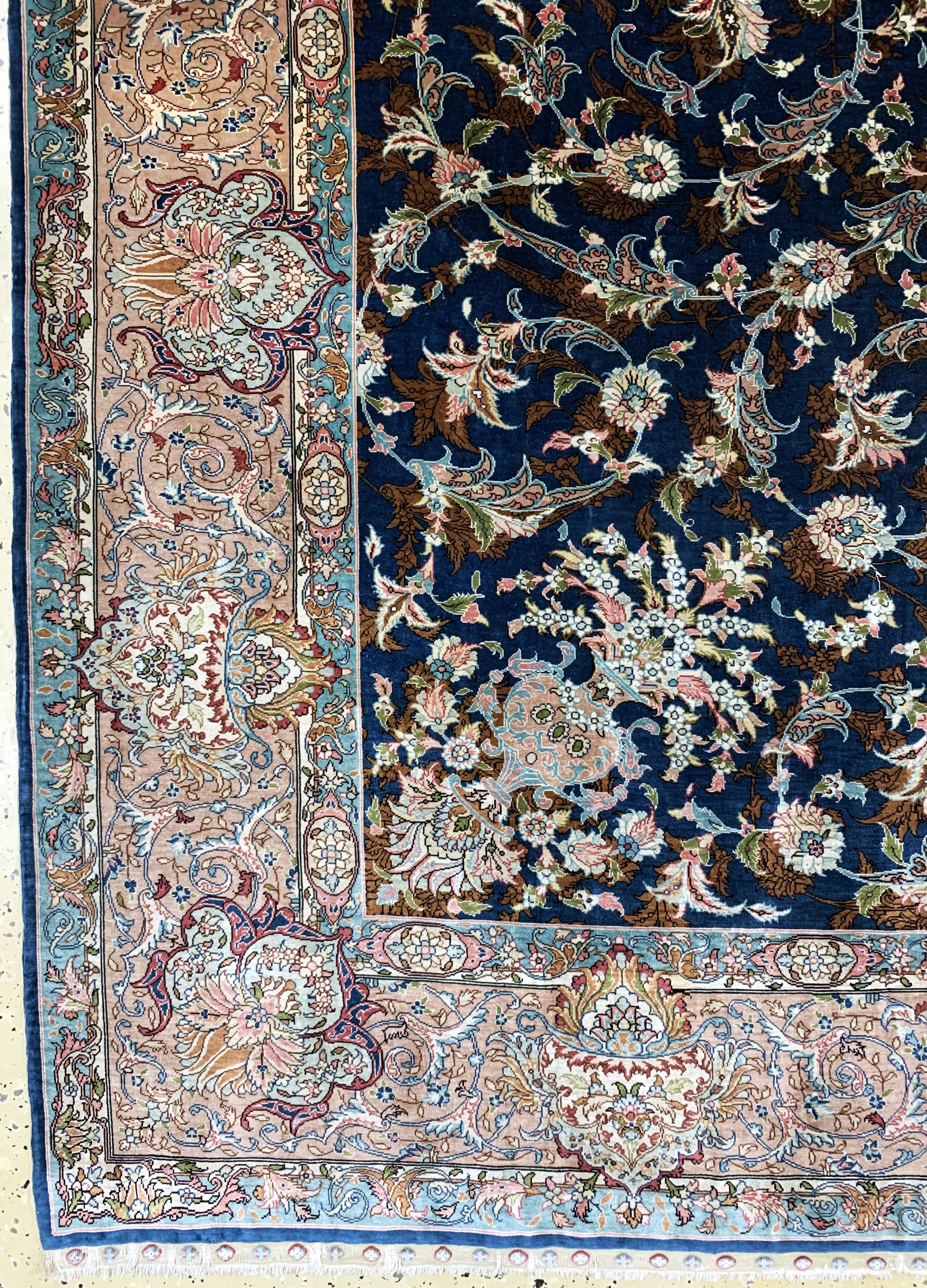 Detail b: Istanbul Seide Türkei, signiert"Chinar", Mitte 20.Jhd, reine Naturseide, ca. 284 x 204 cm, fachkundig gereinigt, EHZ: 1-2