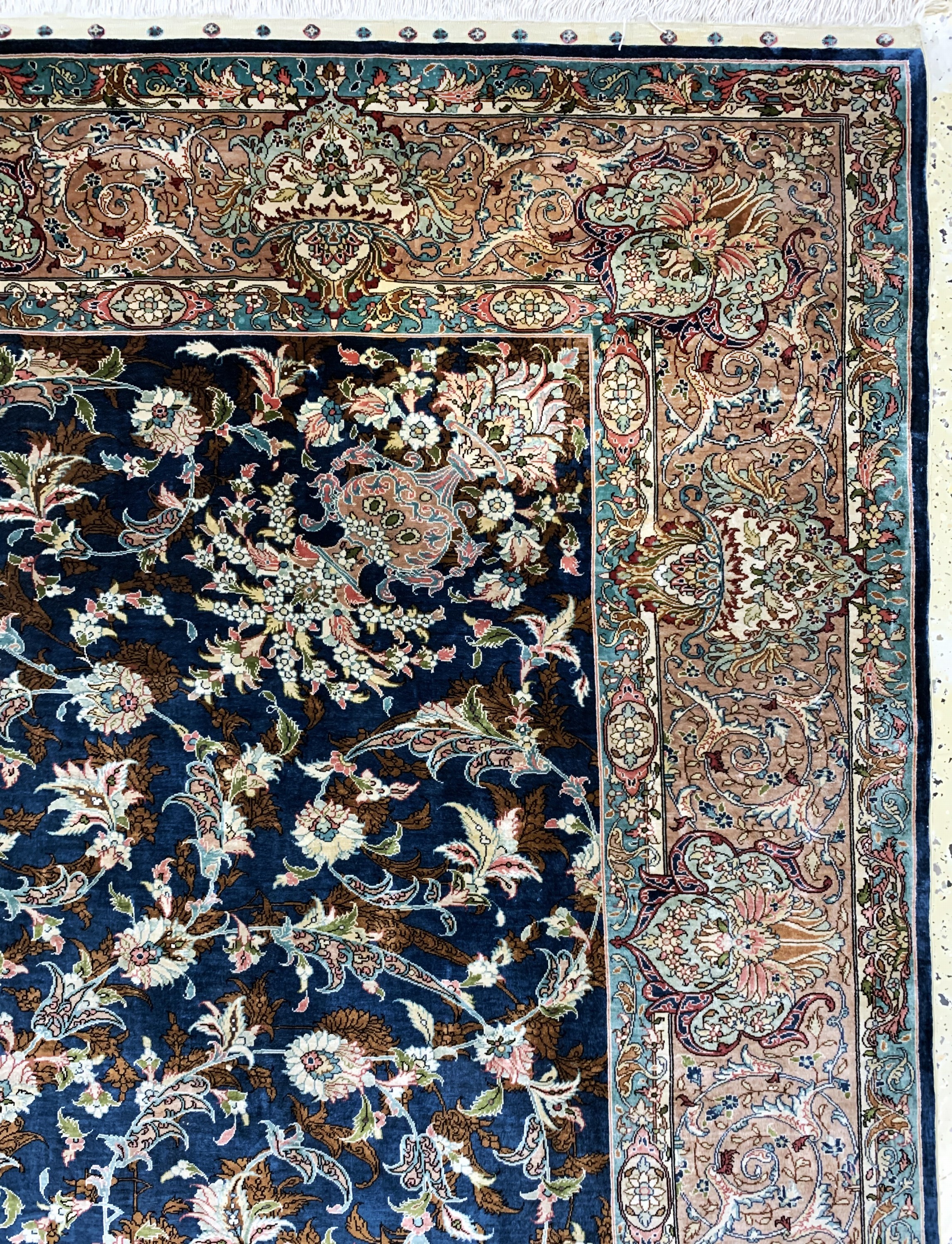 Detail e: Istanbul Seide Türkei, signiert"Chinar", Mitte 20.Jhd, reine Naturseide, ca. 284 x 204 cm, fachkundig gereinigt, EHZ: 1-2