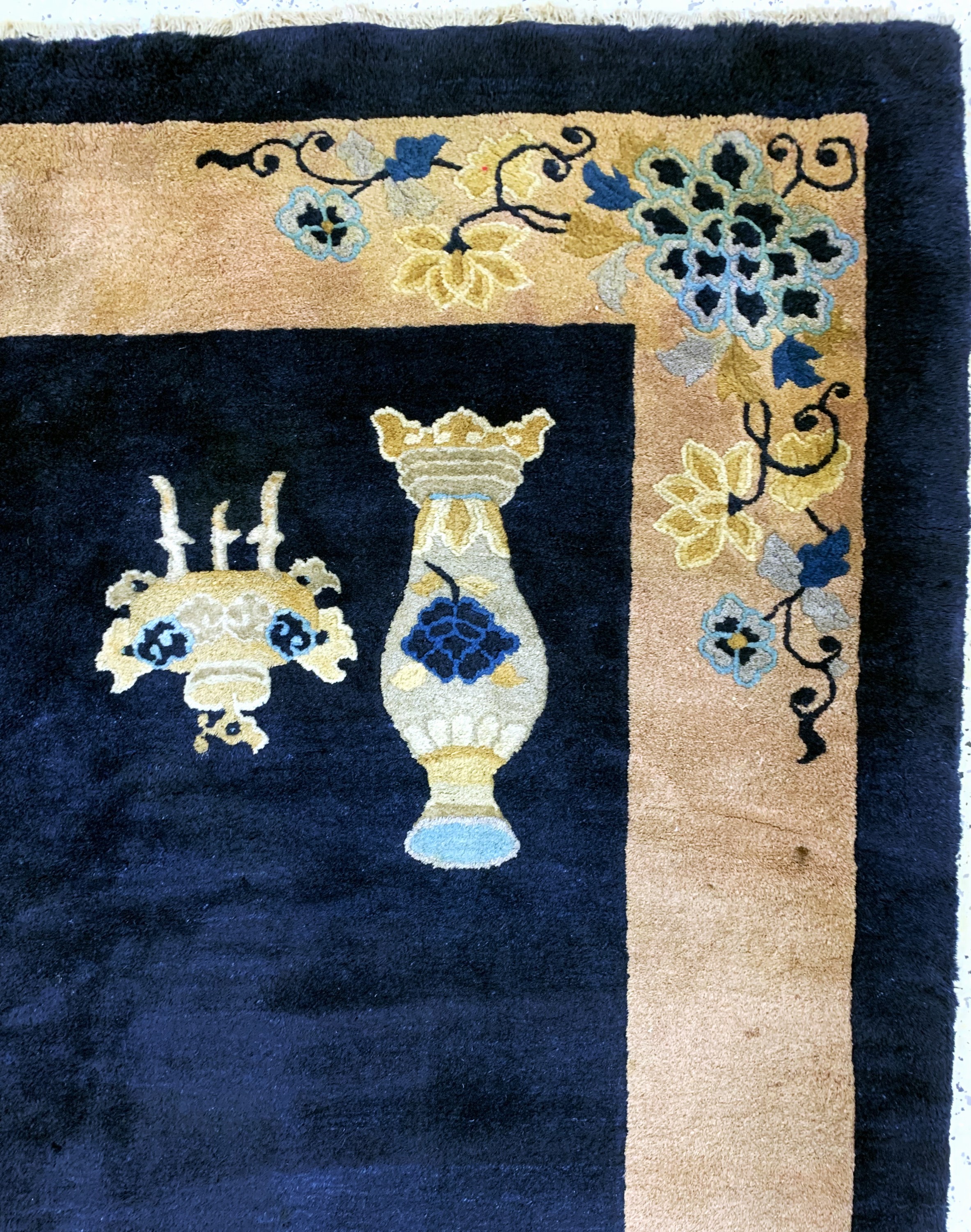 Detail e: Peking fein antik, China, um 1900, Wolle auf Baumwolle, ca. 353 x 278 cm, fachkundig gereinigt, EHZ: 2