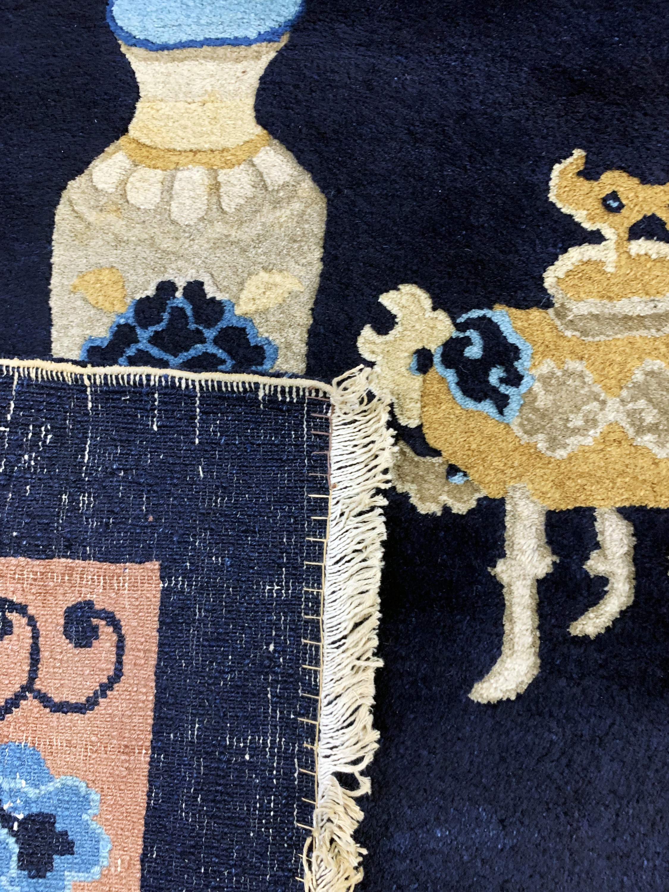Detail g: Peking fein antik, China, um 1900, Wolle auf Baumwolle, ca. 353 x 278 cm, fachkundig gereinigt, EHZ: 2