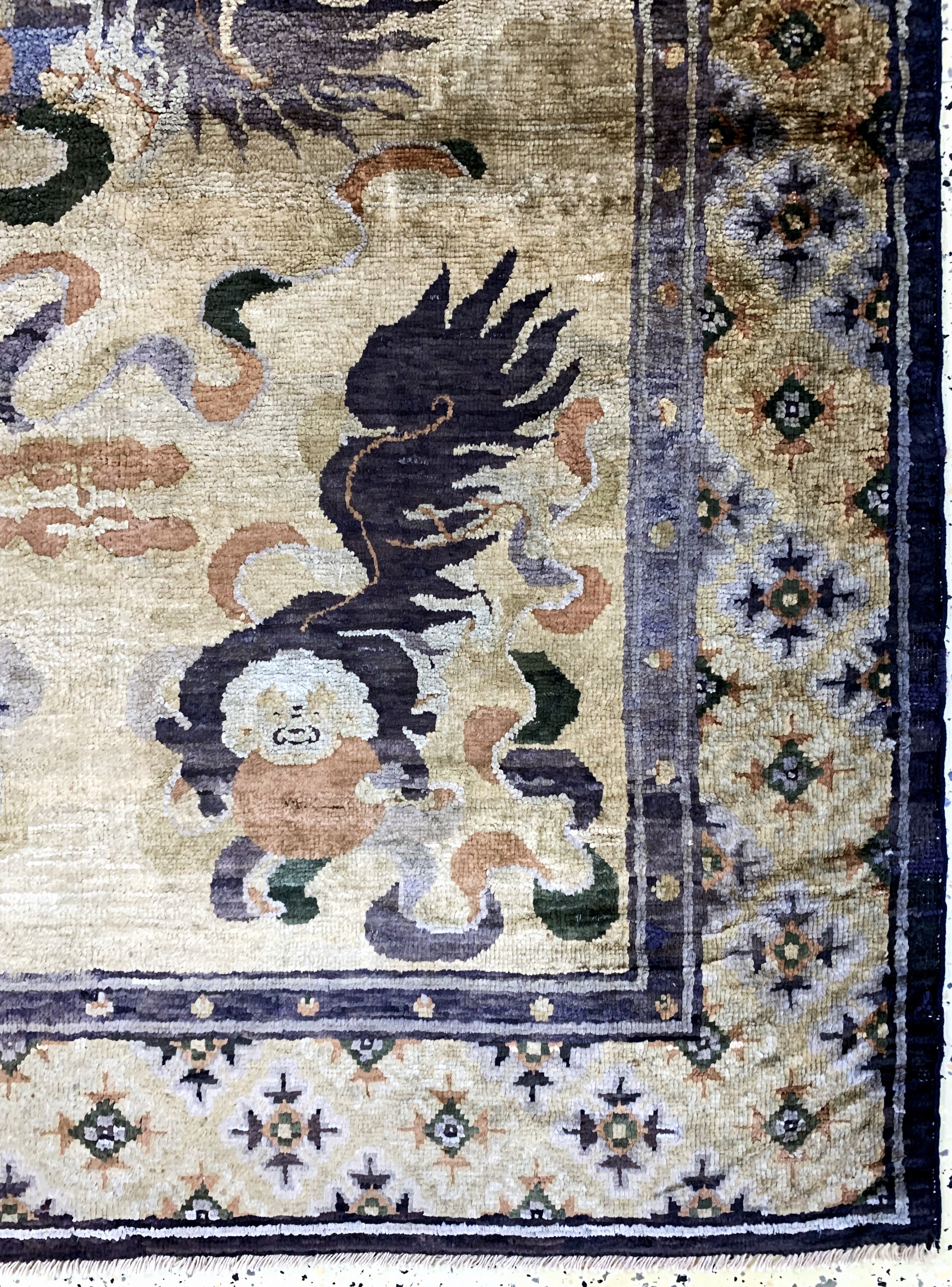 Detail a: Seiden Peking antik China, "Fo-Hunde", um 1900, Seide auf Baumwolle, ca. 185 x 130 cm, fachkundig gereinigt, EHZ: 2-3, (kleine alte ...