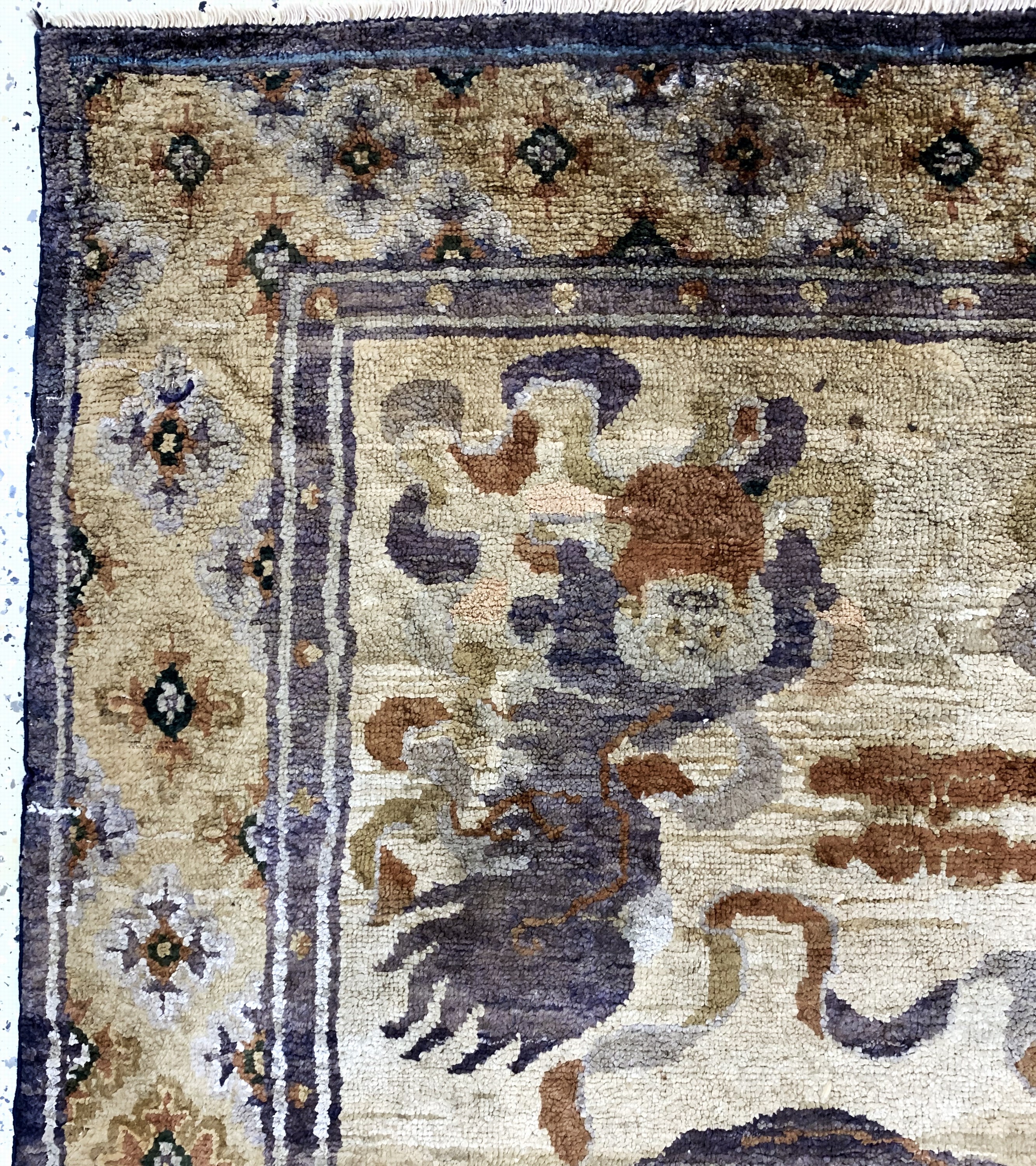 Detail d: Seiden Peking antik China, "Fo-Hunde", um 1900, Seide auf Baumwolle, ca. 185 x 130 cm, fachkundig gereinigt, EHZ: 2-3, (kleine alte ...