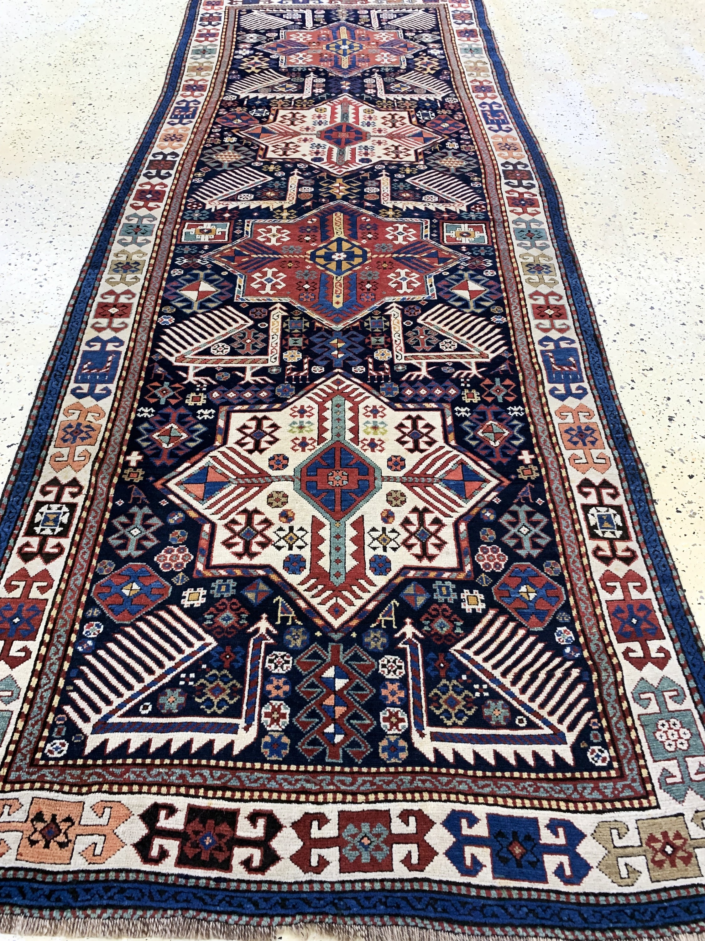 Detail e: "Akstafa"Kazak antik, Kaukasus, 19.Jhd, Wolle auf Wolle, ca. 300 x 110 cm, fachkundig gereinigt, EHZ: 2