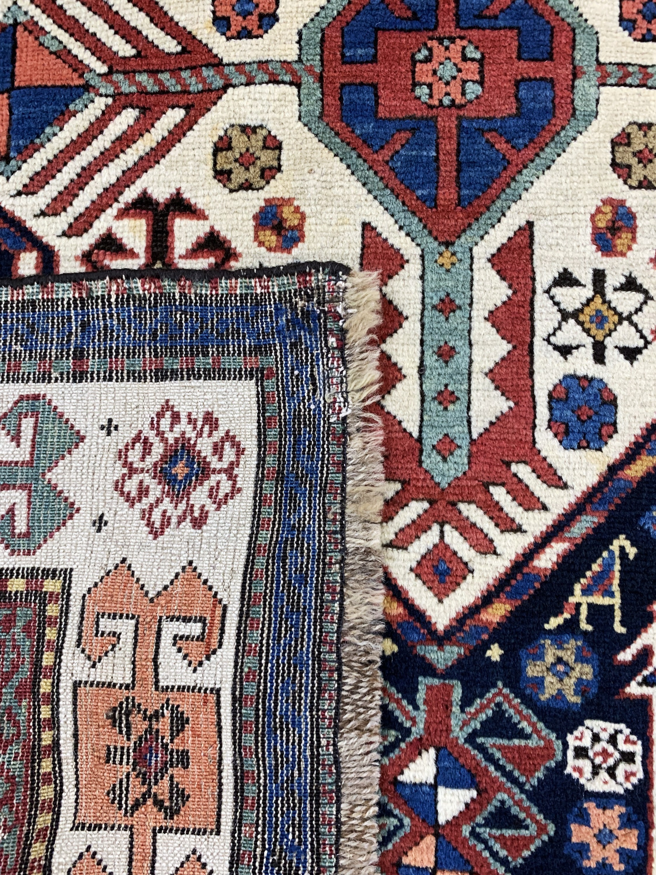 Detail f: "Akstafa"Kazak antik, Kaukasus, 19.Jhd, Wolle auf Wolle, ca. 300 x 110 cm, fachkundig gereinigt, EHZ: 2