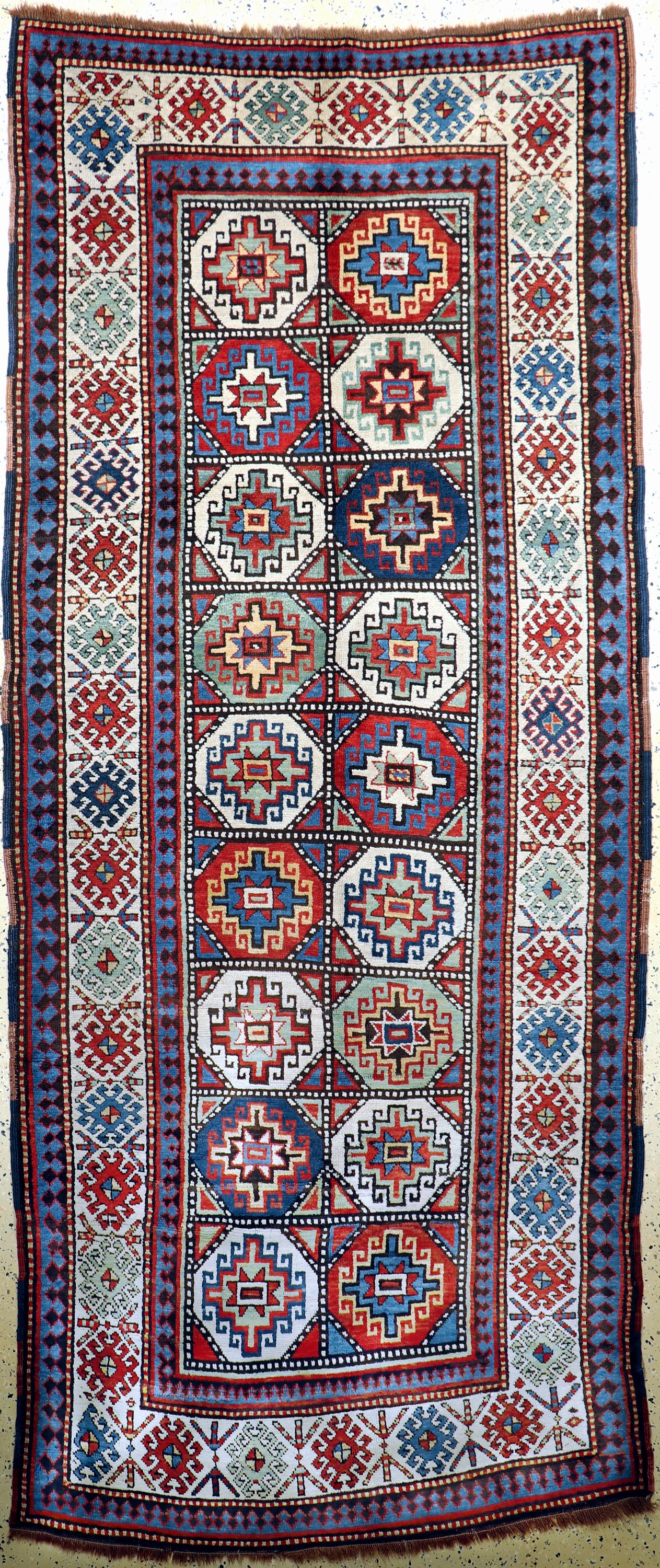 "Moghan"Kazak antik, Kaukasus, 19.Jhd, Wolle auf Wolle, ca. 330 x 140 cm, EHZ: 2, (fachkundig restauriert)