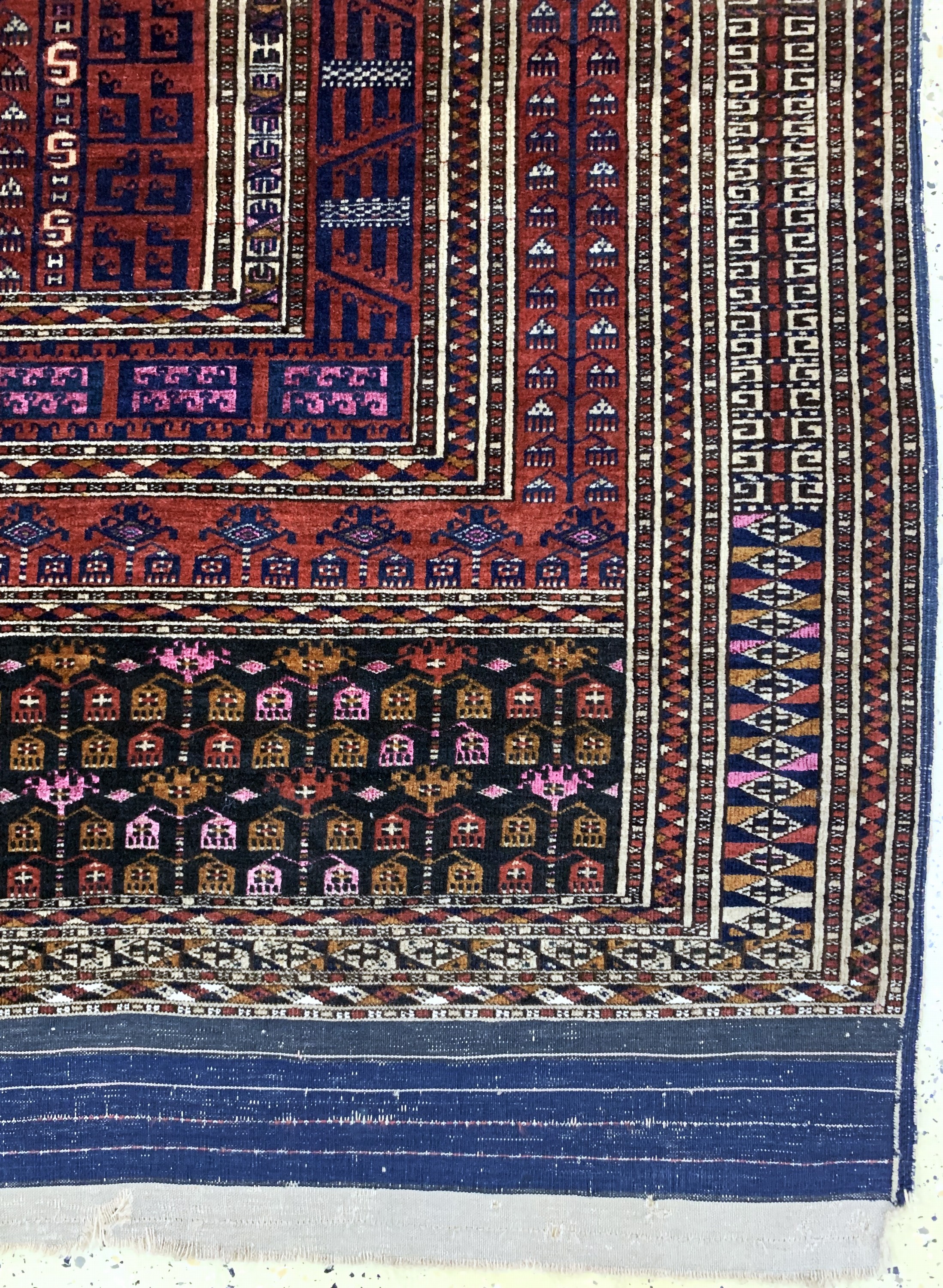 Detail a: Saryk Engsi"Part-Silk"antik, Turkmenistan, 19.Jhd, Wolle mit Seide auf Wolle, ca. 180 x 145 cm, fachkundig gereinigt, EHZ: 2