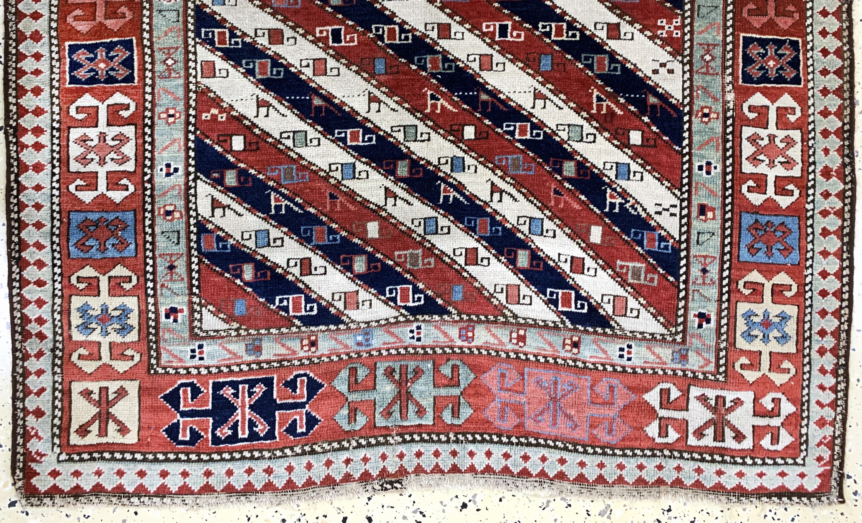 Detail c: "Gendje"Kazak antik, Kaukasus, 19.Jhd, Wolle auf Wolle, ca. 245 x 112 cm, EHZ: 2-3, (kleine restaurierungen)