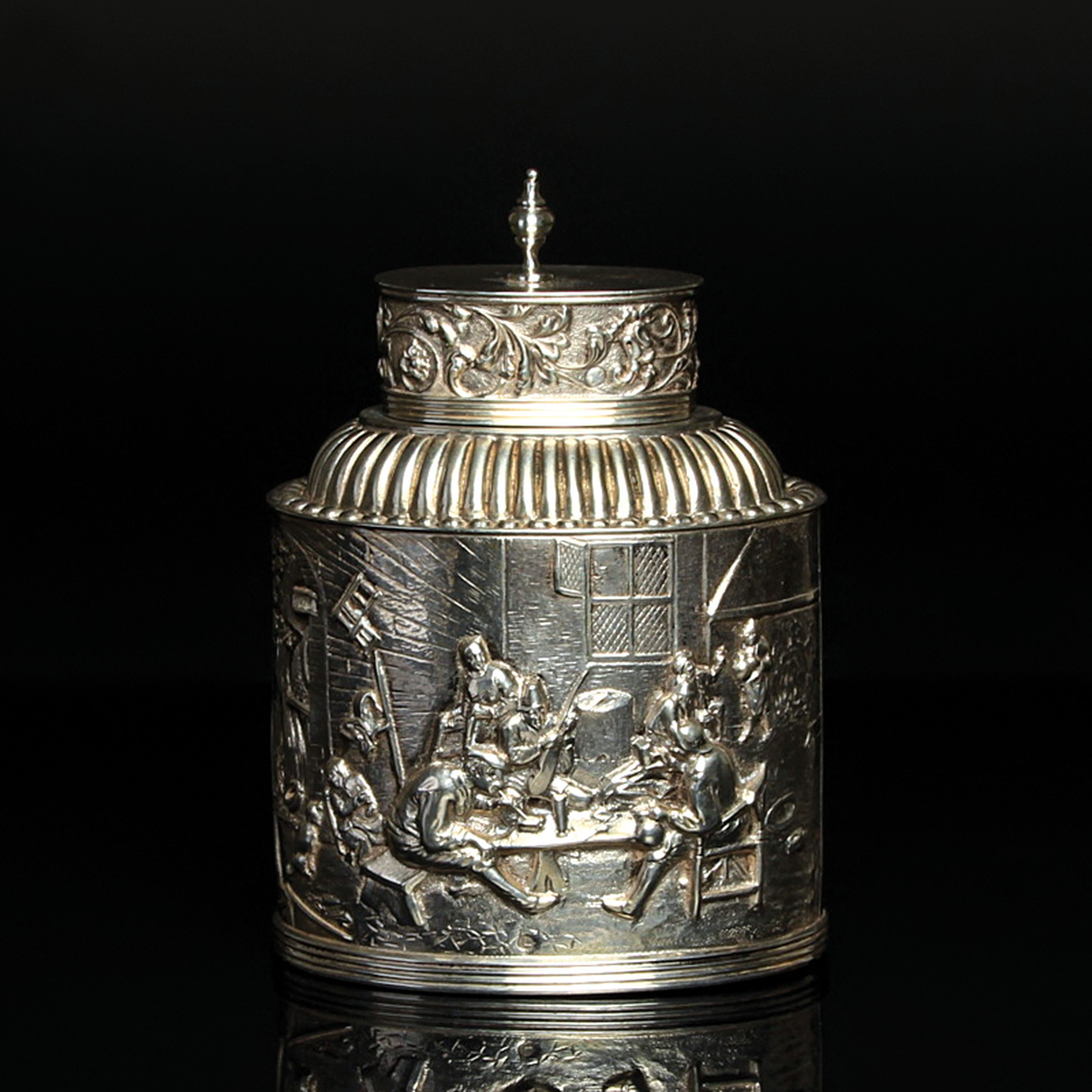 Teedose, Silber, Historismus, um, 1900, Niederlande, 833er Silber, reliefierter Dekor, tanzende Bauern und Wirtshausszene, H. 12 cm, ca. 180 g