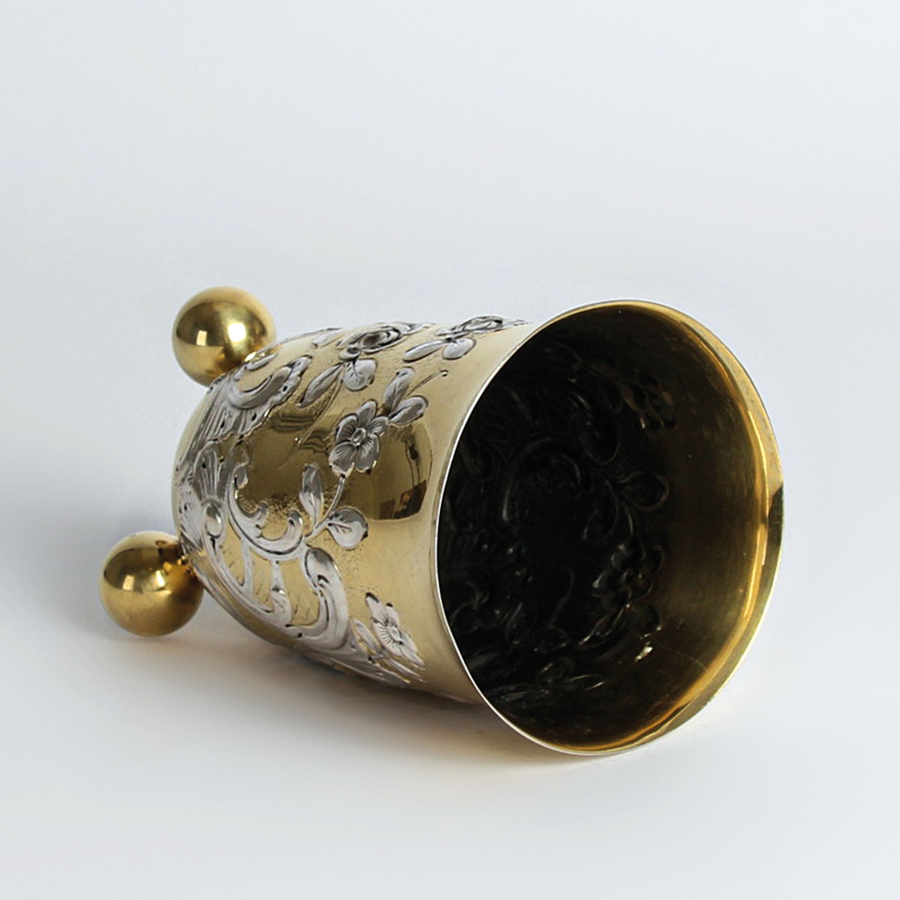 Detail f: Kugelfußbecher, Wilhelm Weinrank Hanau, wohl um 1900, nach barockem Vorbild, 800er Silber, teilweise vergoldet, Rosendekor und Rocaillen, H. ca. 13 ...