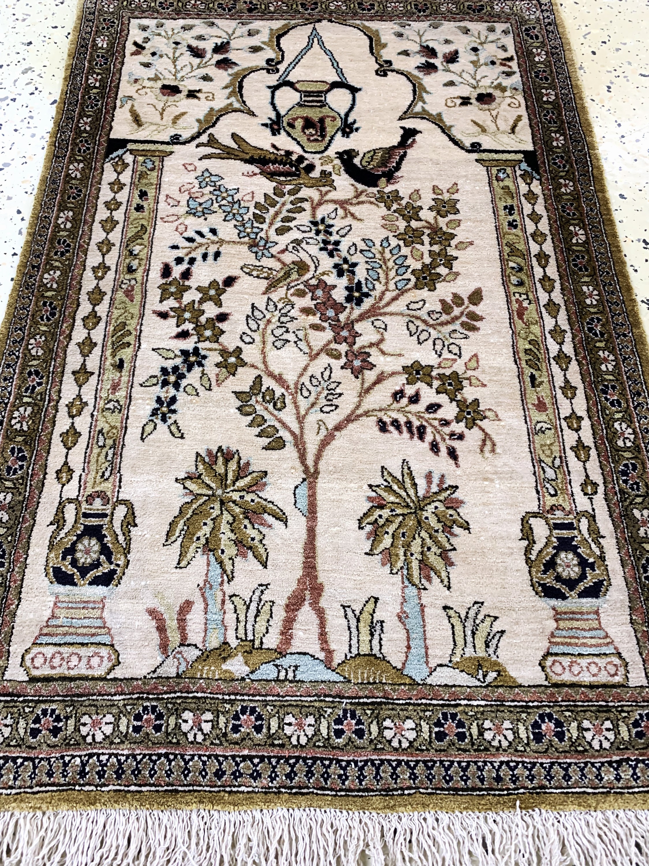 Detail d: Ghom Seide, Persien, Mitte 20.Jhd, reine Naturseide, ca. 87 x 57 cm, EHZ: 1-2