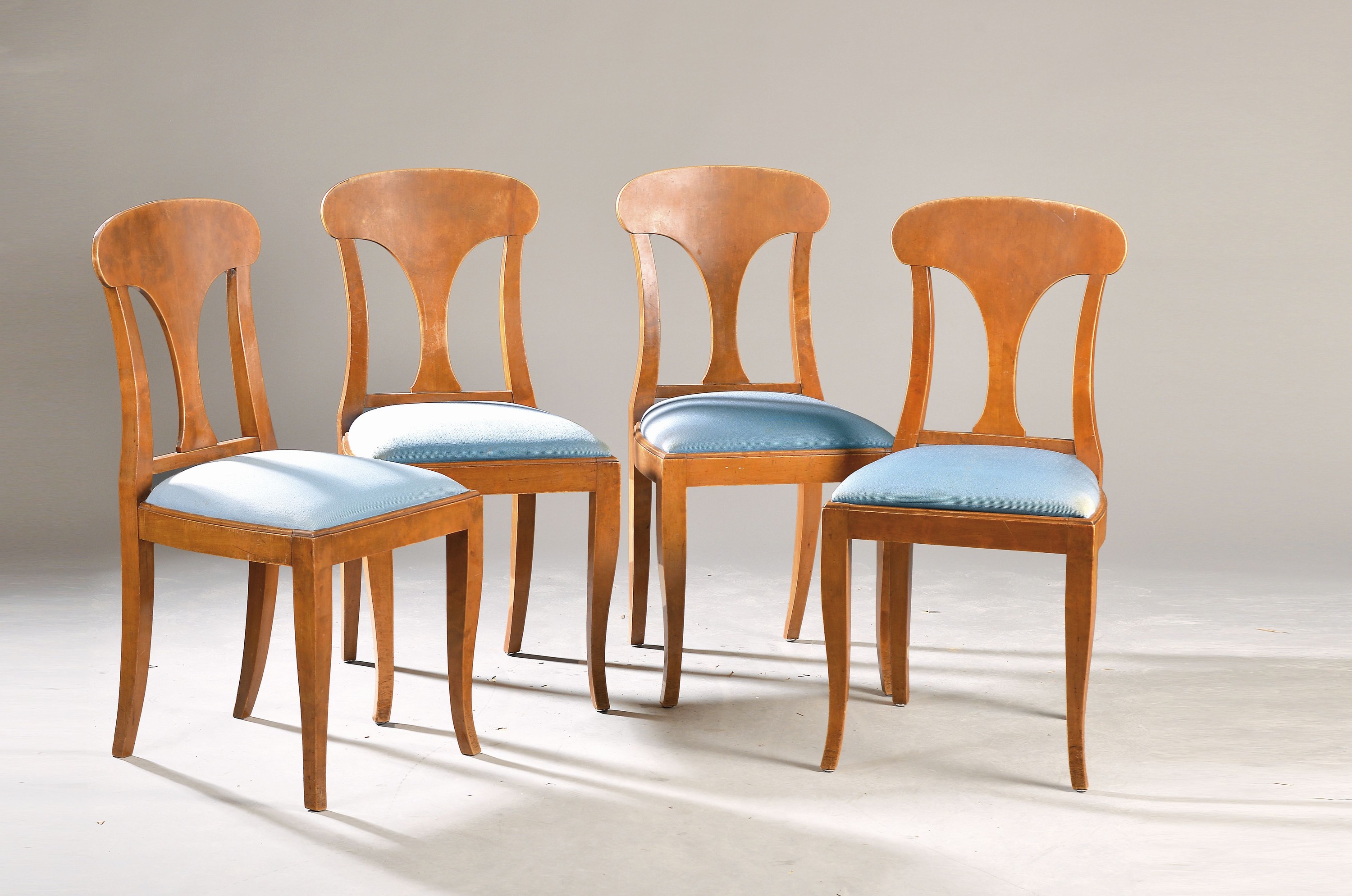 4 Stühle, Biedermeierstil, um 1900, Kirschbaum, mit sog. Schaufellehnen, H. ca. 83 cm, EZ 3