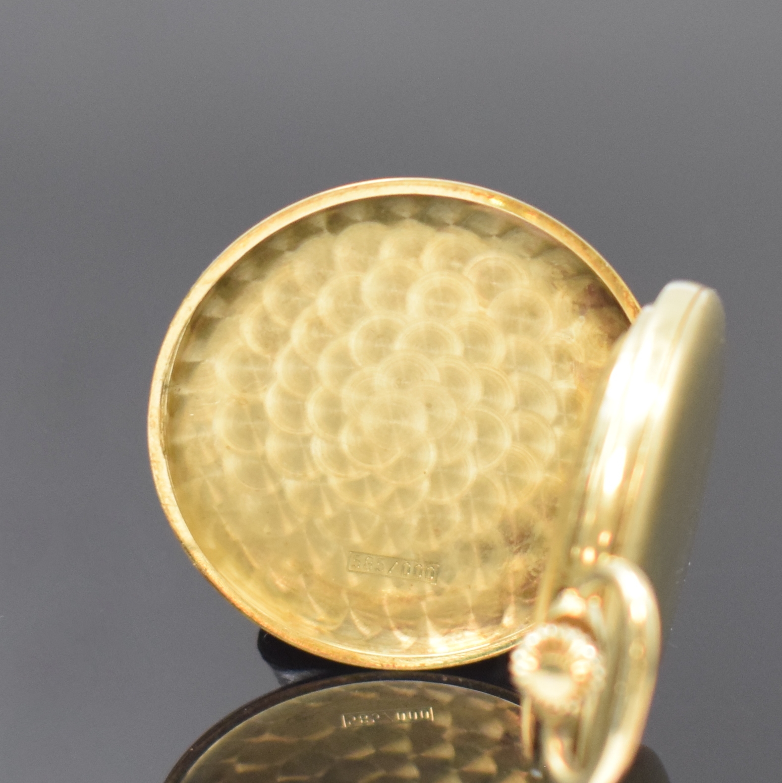 Detail a: STOWA Frackuhr Savonette in GG 585/000, Schweiz um 1970, Handaufzug, Sprungdeckel m. Monogramm, rücks. aufgedr., gold. Zifferbl. m. röm. Zahlen u. ...