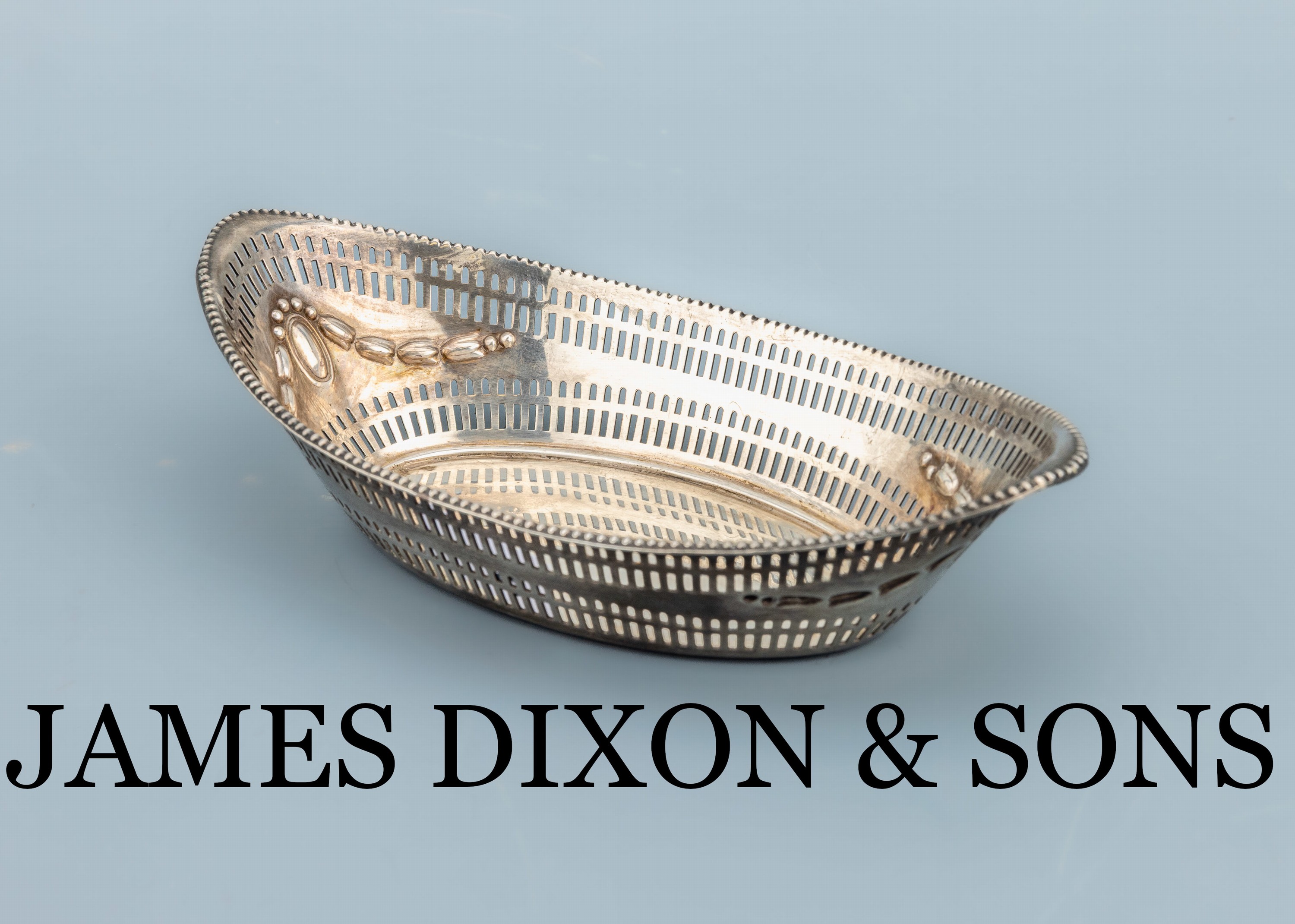 Anbietschale, Sheffield 1896, 925er Silber,oval mit hoch gezogenem durchbrochenem Rand, Girlanden, ca. 18.5 x 9.5 cm, ca. 118.5 g, Hersteller JAMES ...