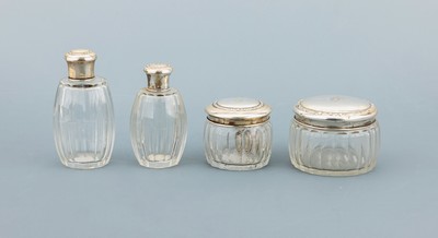 Image 26912113 - Set 4 Glasgefäße mit Silbermonturen, 800er Silber, deutsch, um 1920-30, 2 ...