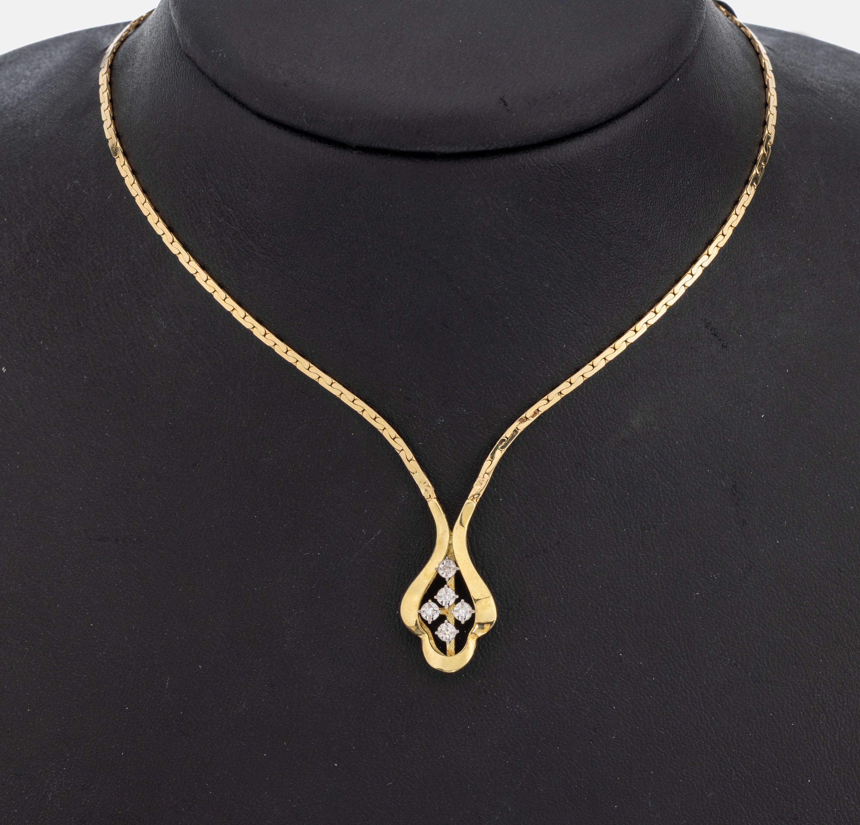 14 kt Gold Brillant-Collier, GG 585/000, 5 Brillanten zus. ca. 0.025 ct Weiß/p, ca. 8.3 g, L. ca. 44 cm, Kastenschloß mit Sicherheitsacht