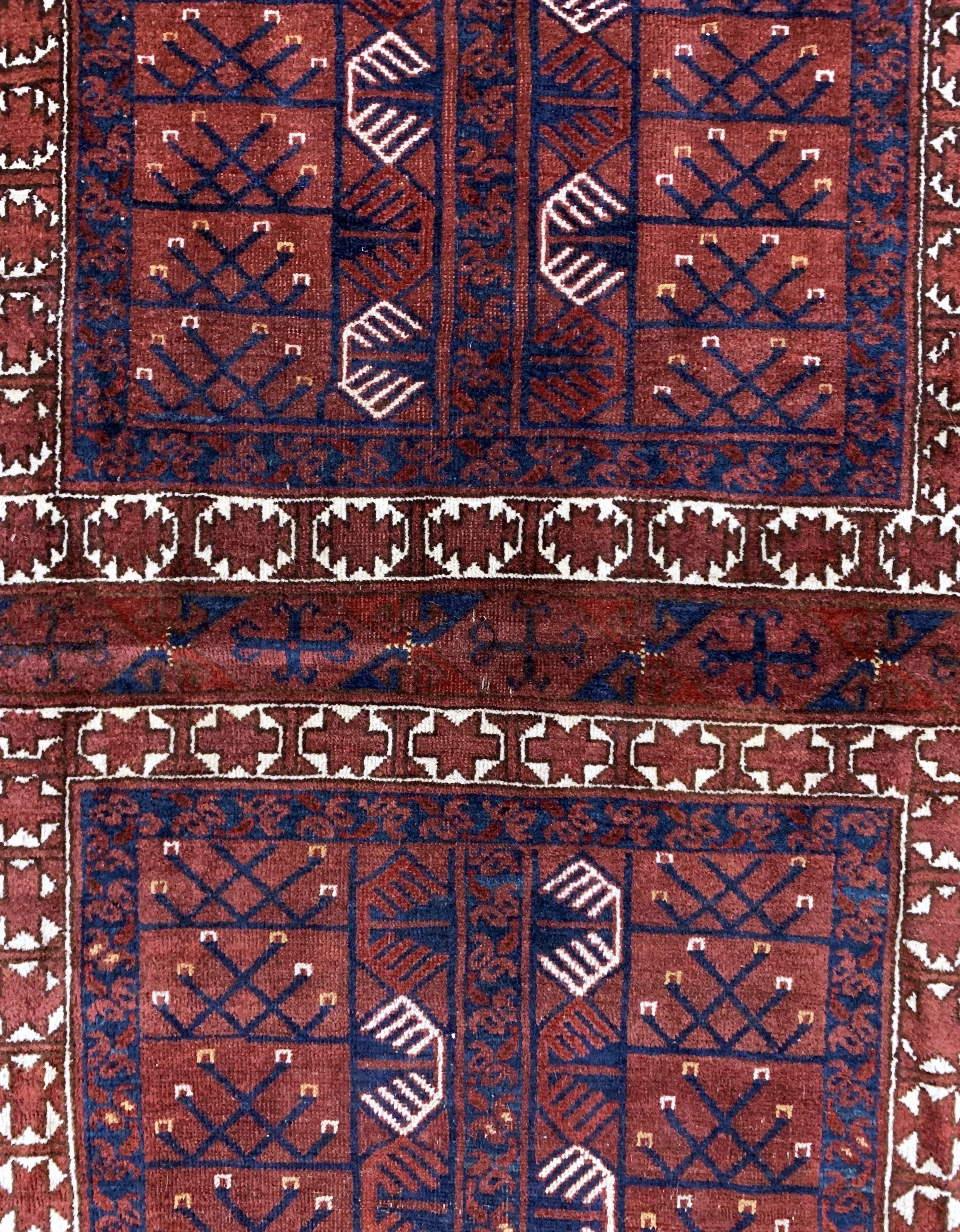 Detail b: Ersari, Turkmenistan, Anfang 20.Jhd., Wolleauf Wolle, ca. 195 x 133 cm, EHZ: 3