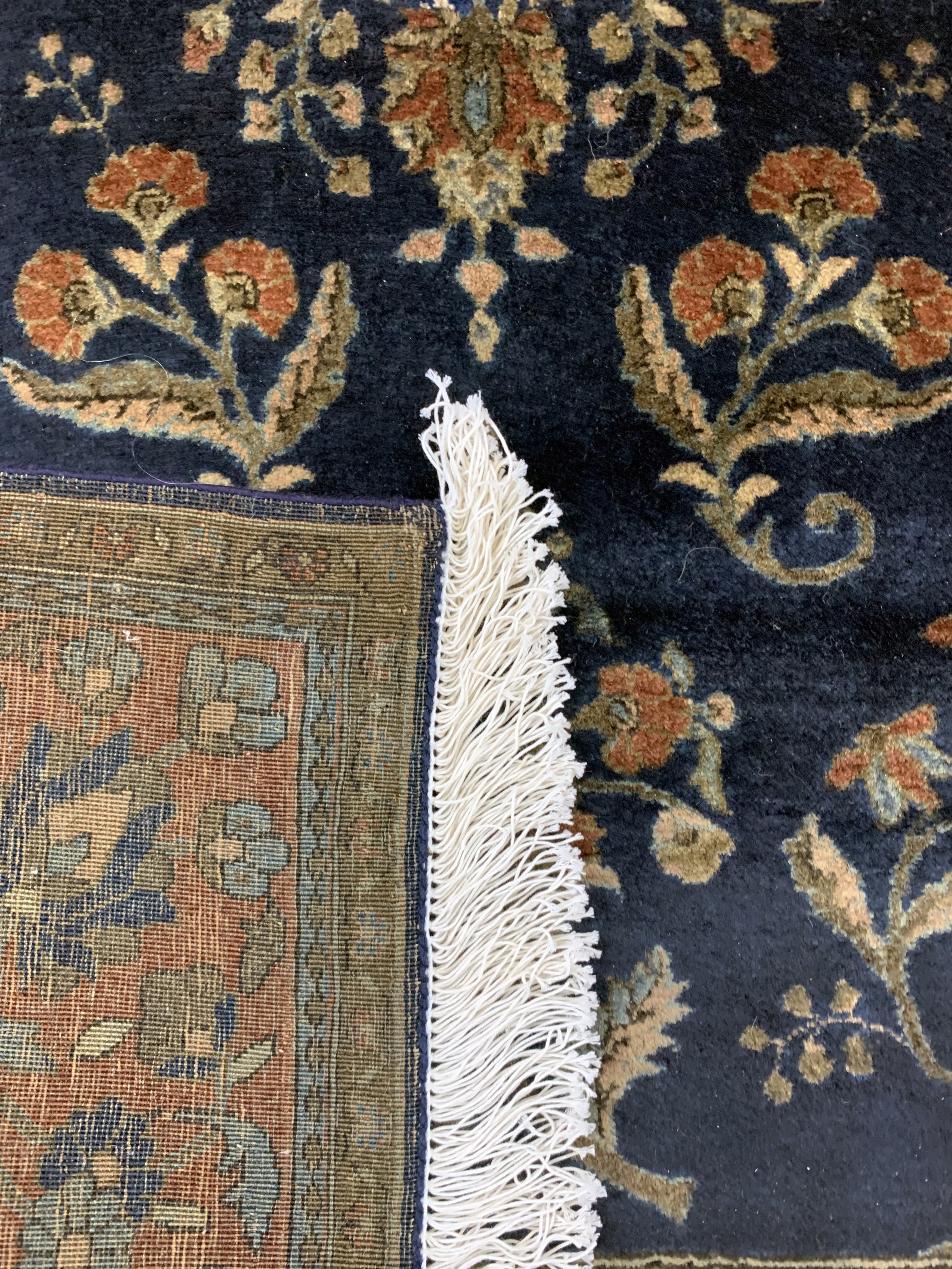 Detail e: Us Re-Import Sarogh antik, Persien, um 1900, Manchester-Korkwolle, ca. 146 x 103 cm, verfärbt, EHZ: 2(Fransen erneuert).