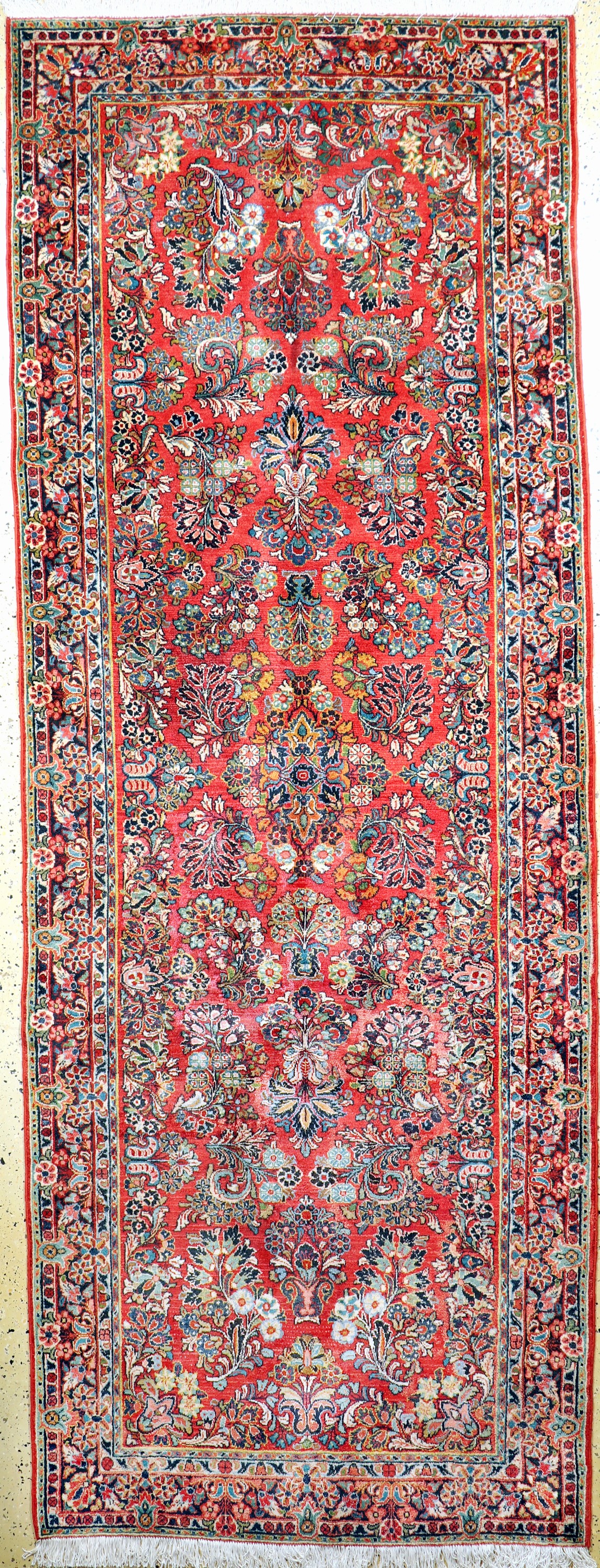 Sarogh US Re-Import, Persien, Anfang 20.Jhd, Wolle auf Baumwolle, ca. 356 x 133 cm,EHZ: 2, Fransen erneuert, Fleck, Morsch