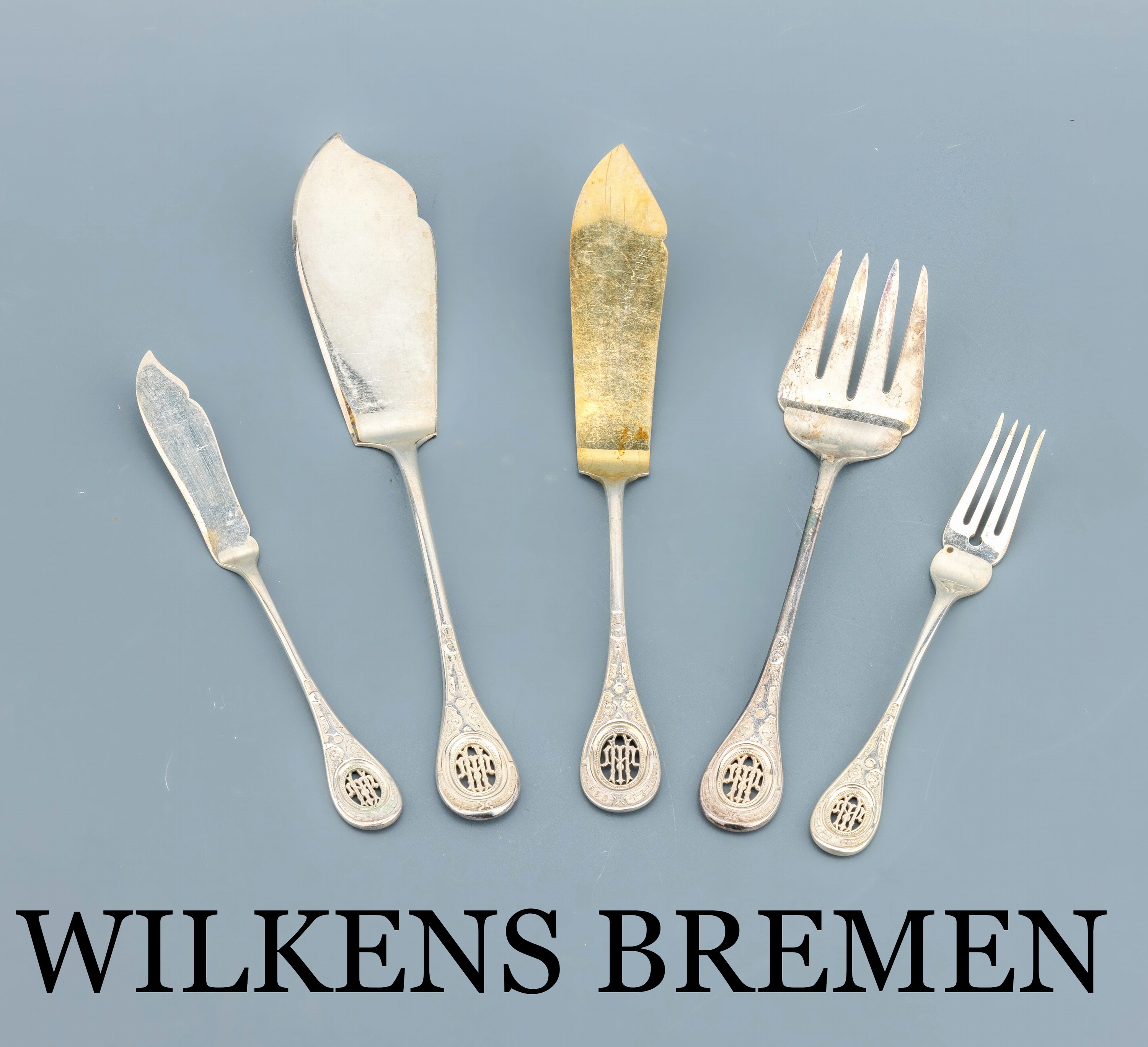 Fischbesteck für 18 Personen, 800er Silber,deutsch um 1890, best. aus: 18 Fischgabeln, L.ca. 18.5 cm, 18 Fischmesser, L. ca. 21 cm, 1 gr. ...