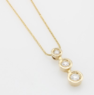 Image Anhänger mit Brillanten an Kette, GG 585/000, 3 Brill. in glatten Fassungen zus. ...