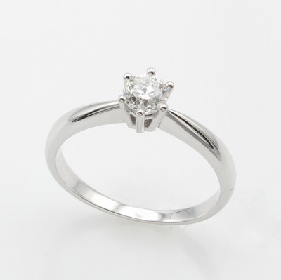 26912357a - Ring mit Brillant, WG 585/000, Brill. in 6er Krappenfassung ca. 0.45 ct Weiß/p, RW ...
