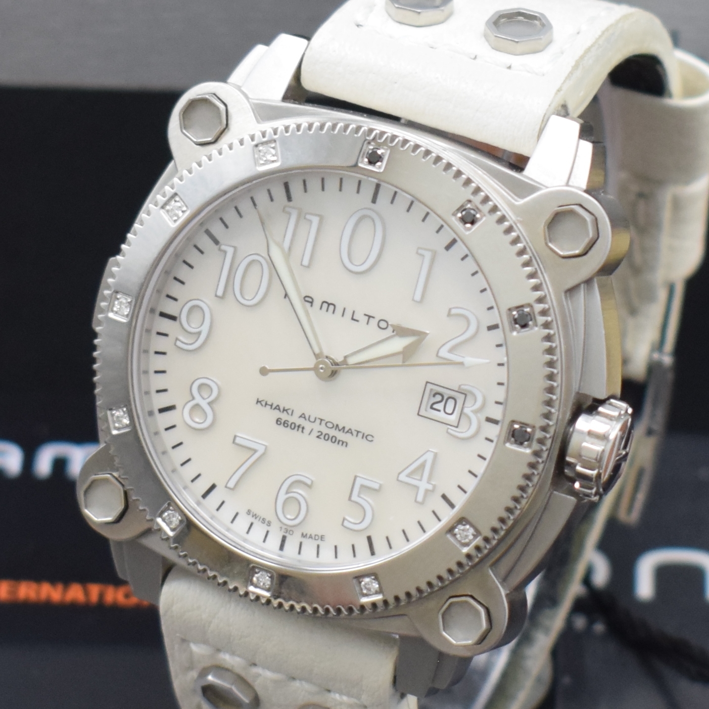 Detail a: HAMILTON Armbanduhr Khaki Belowzero Referenz H785950, Automatik, Schweiz um 2015, Edelstahlgeh. inkl. orig. Kautschuk-/Lederband m. orig. Dornschl., ...