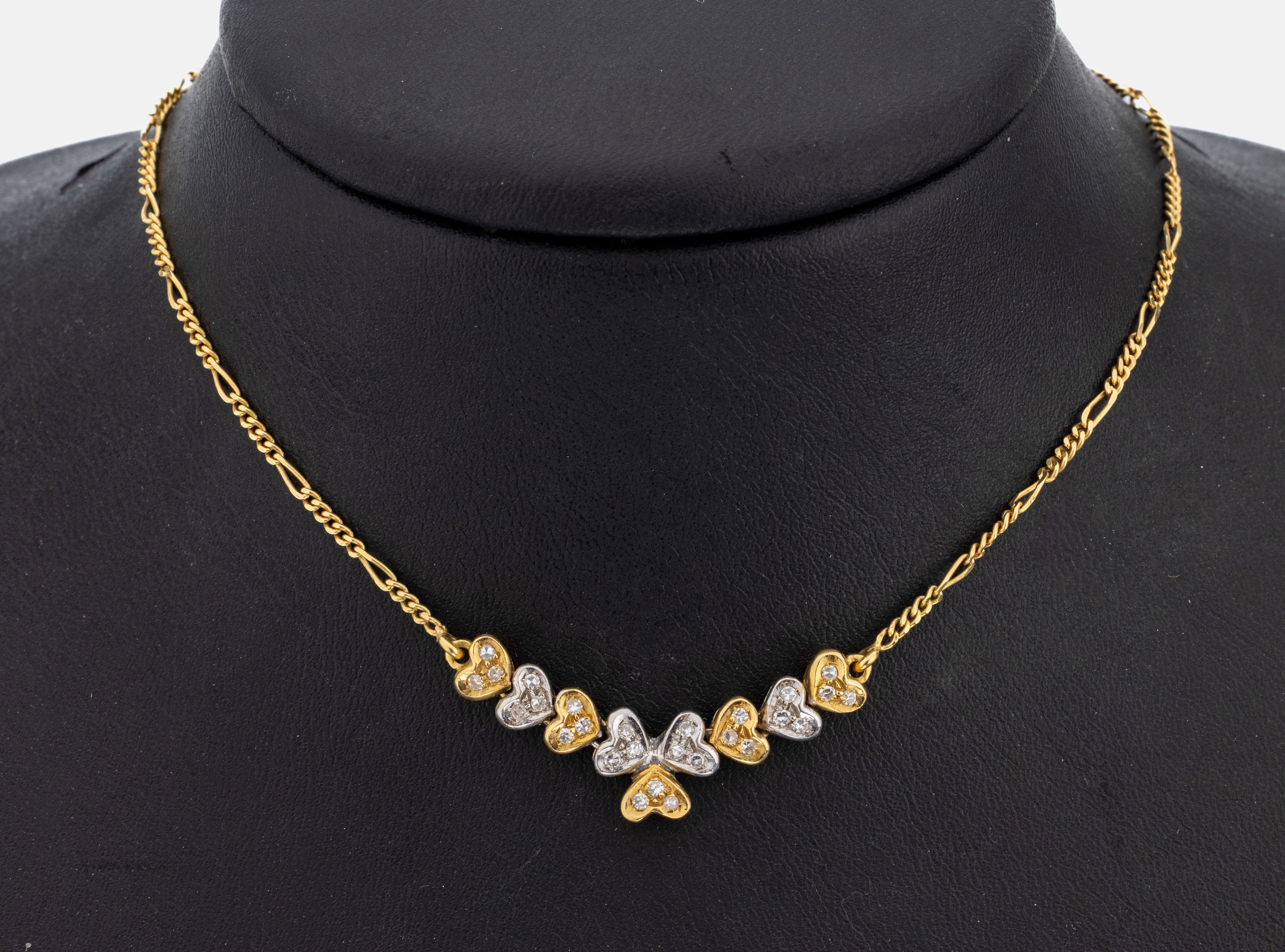 18 kt Gold Diamant-Collier, GG/WG 750/000, Mittelteil mit 27 8/8-Diamanten zus. ca. 0.27 ct Weiß/si, L. ca. 37.5 cm, Federringschließe,ca. 7.5 g