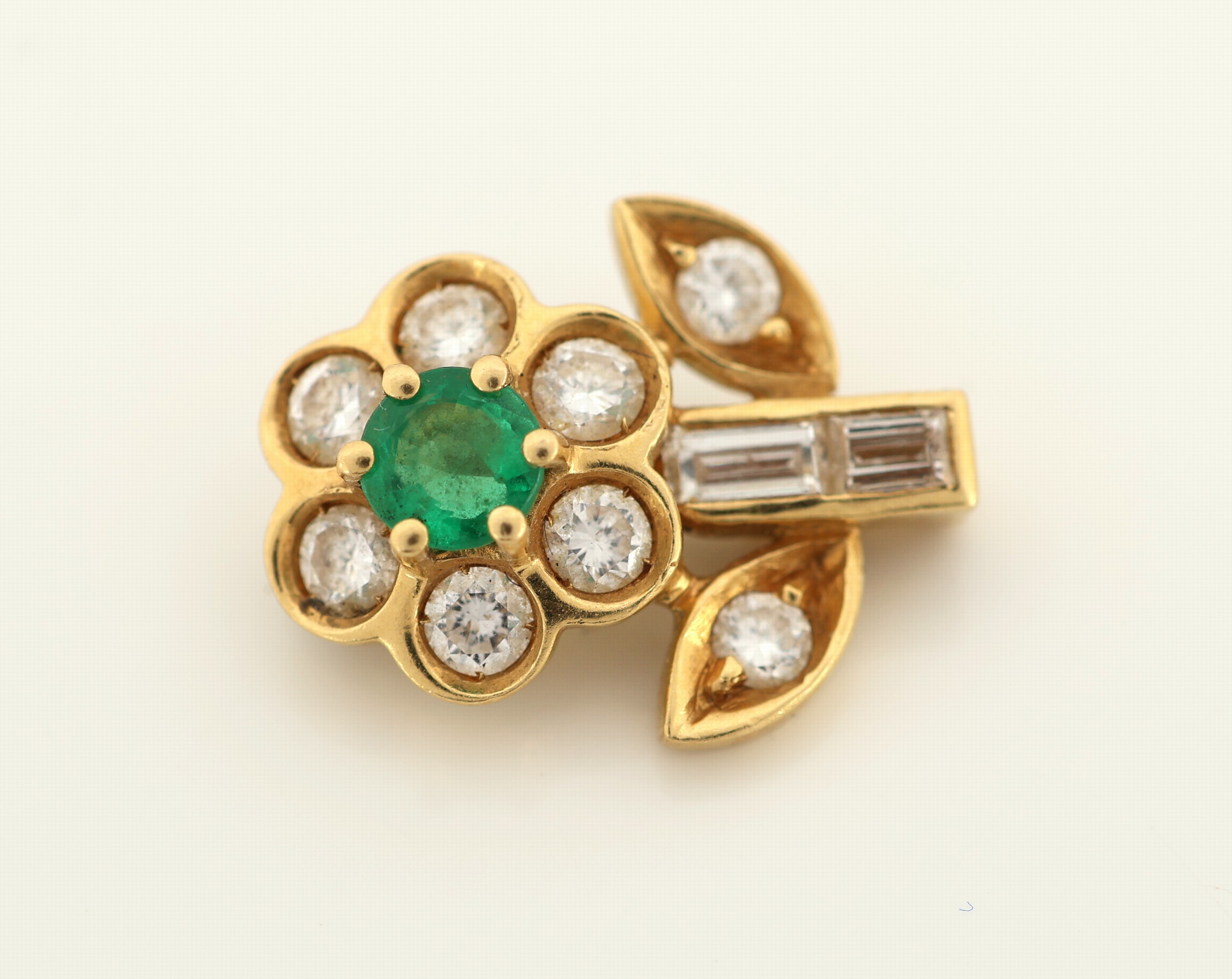 Detail b: 18 kt Gold Smaragd-Diamant-Brosche "Blume", GG 750/000 gepr., rundfacett. Smaragd ca. 0.15 ct, 8 Brillanten und 2 Diamantbaguettes zus. ca. ...