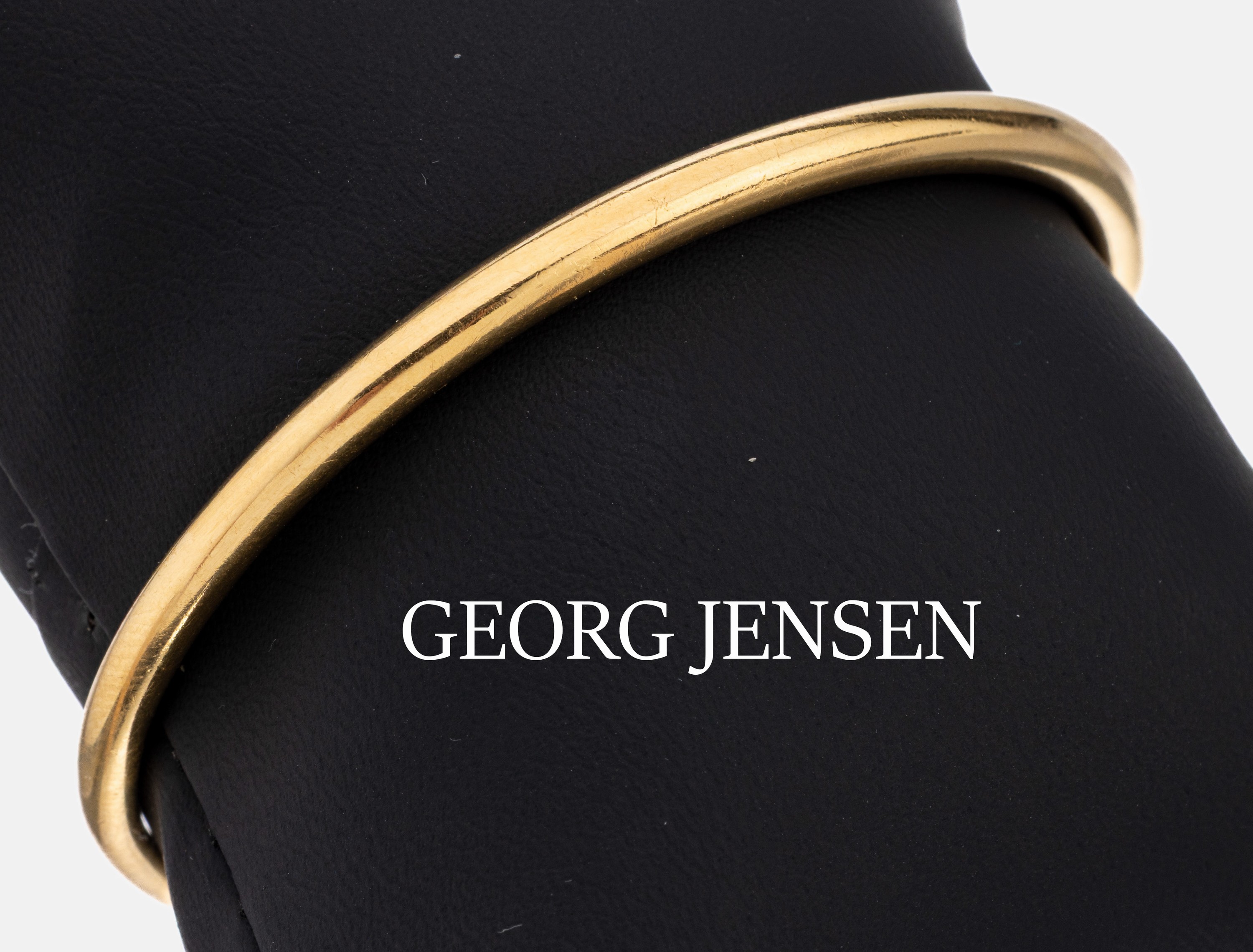 18 kt Gold GEORG JENSEN Armreif, GG 750/000, schlichtes zeitloses Design, Modell 1150, ca. 6.1 x 5 cm, Öffnung ca. 2.5 cm, sign., ca. 28.5 g