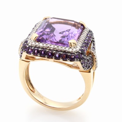 Image Ring mit Amethysten und Brillanten, RoséG 585/000, Amethyste zus. ca. 10.11 ct, ...