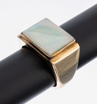 Image 8 kt Gold Opal-Ring, GG 330/000, Opal mit sehr schönem Farbspiel in ...