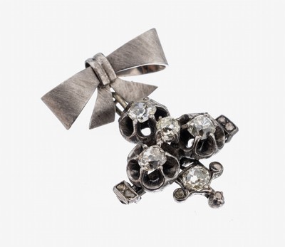Image 26912589 - 18 kt Gold und Silber Diamant-Brosche, WG 750/000, Schleife in WG, 1970er Jahre, ...