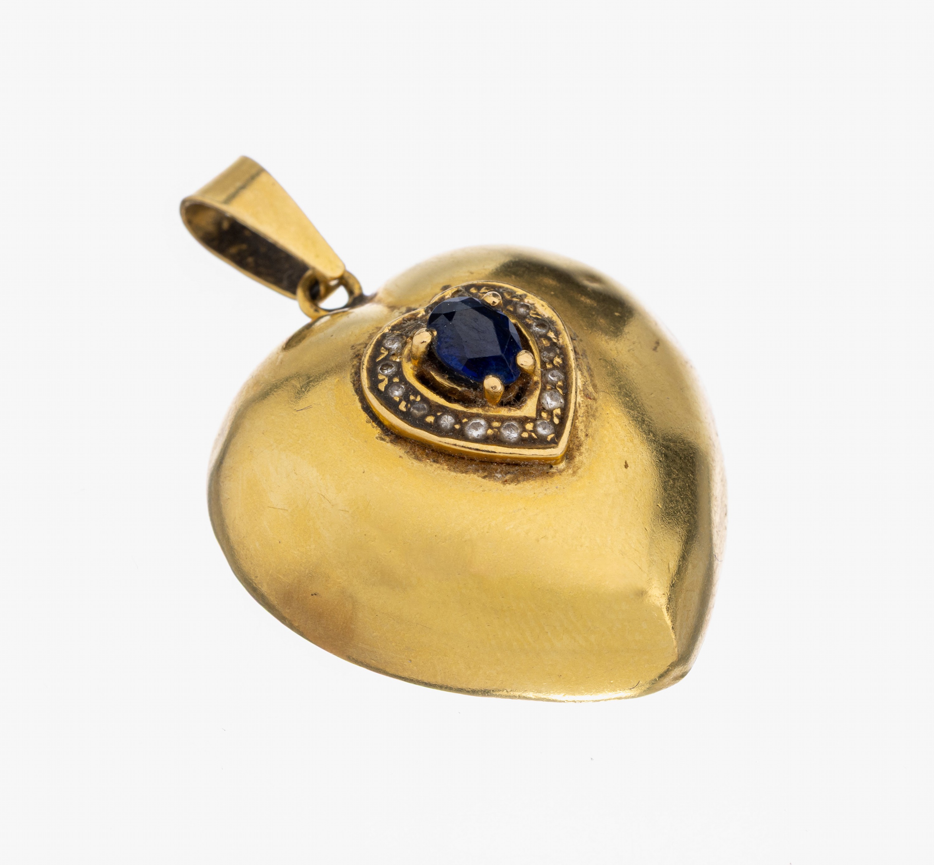 18 kt Gold Saphir-Brillant-Anhänger "Herz", GG 750/000, hohl gearbeitet, aufgelegtes Ornament mit kl. ovalfacett. Saphir, umgeben von kl. ...