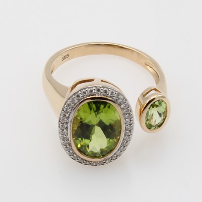 Image 26912606 - Ring mit Peridots und Brillanten, RoséG 585/000, Ringschiene offen, 2 Peridots ...