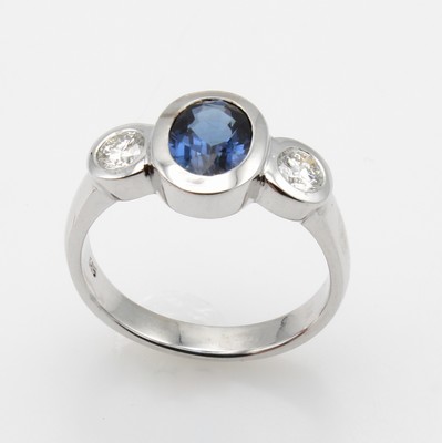 Image Ring mit Saphir und Brillanten, WG 585/000, ovaler Saphir ca. 1.63 ct, 2 Brill. zus. ca. ...