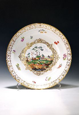 Image 26912630 - Große runde Jagdplatte, Meissen, um 1774-1814, Porzellan, im Spiegel feine ...