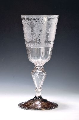 Image 26912847 - Großer Wappenpokal, wohl Dresden, 18. Jh., farbloses Glas, umlaufender ...