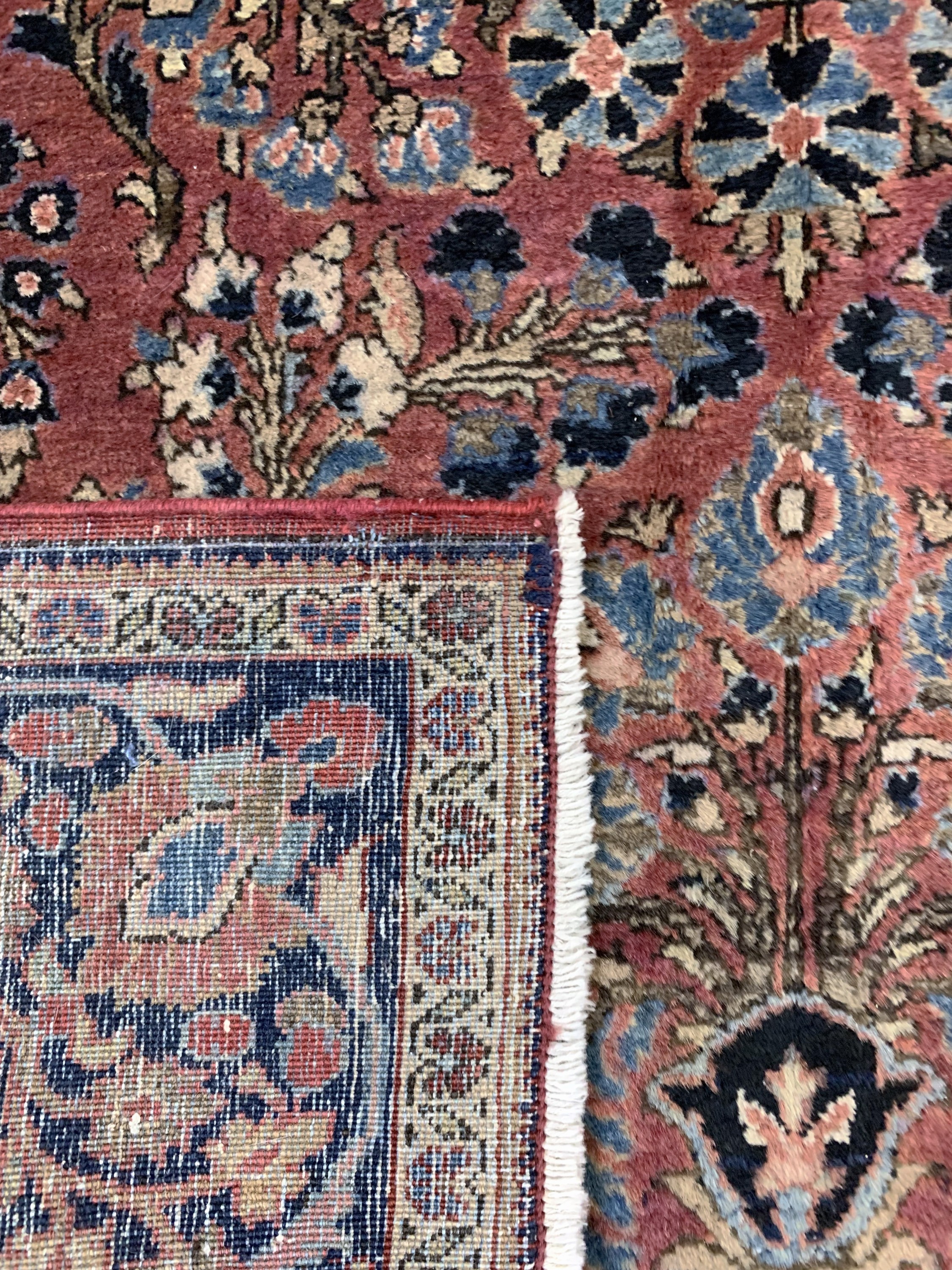 Detail e: Us Re-Import Sarogh, Persien, Anfang 20.Jhd, Wolle auf Baumwolle, ca. 204 x 132 cm,EHZ: 2, (kleiner Mottenfrass).
