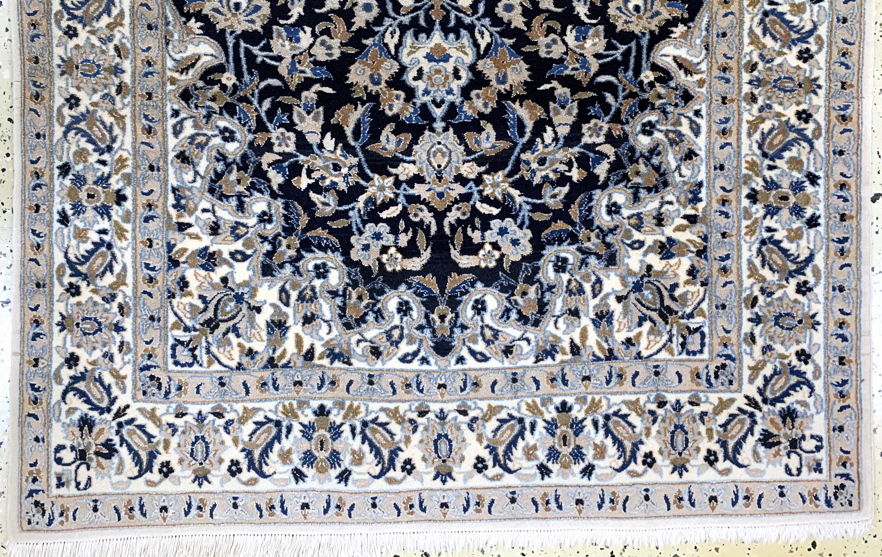 Detail c: Nain fein(9 La), Persien, Mitte 20.Jhd, Korkwolle mit Seide, ca. 195 x 120 cm, EHZ: 2