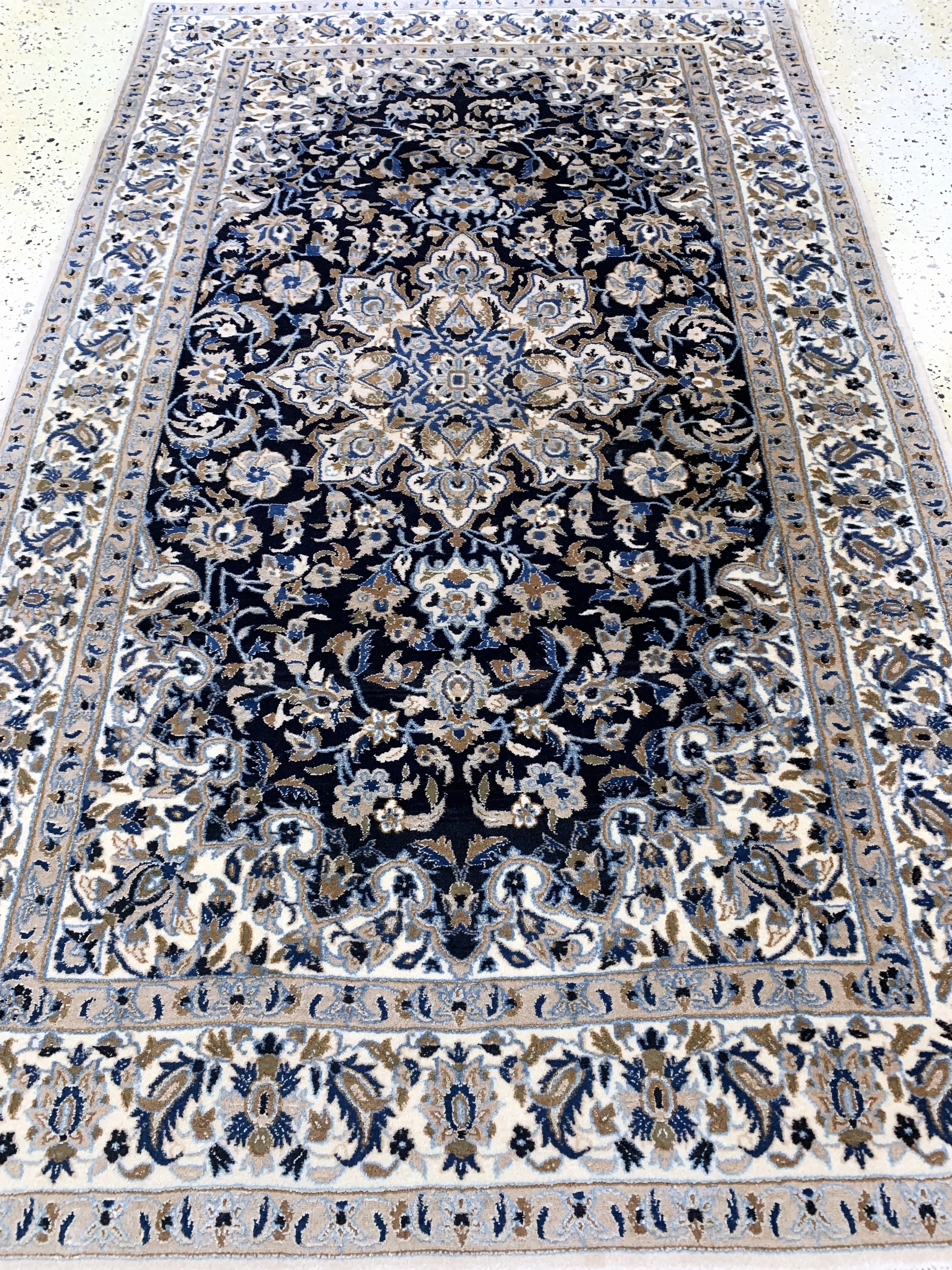 Detail d: Nain fein(9 La), Persien, Mitte 20.Jhd, Korkwolle mit Seide, ca. 195 x 120 cm, EHZ: 2