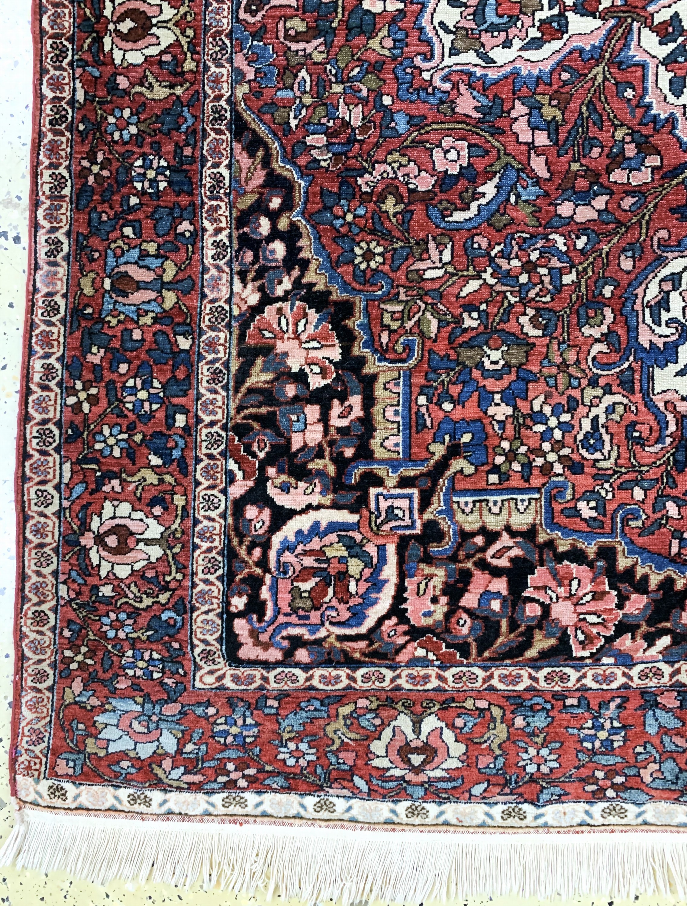 Detail b: Bachtiar antik, Persien, um 1900, Wolle aufBaumwolle, ca. 200 x 138 cm, EHZ: 3, (Restaurierungen)