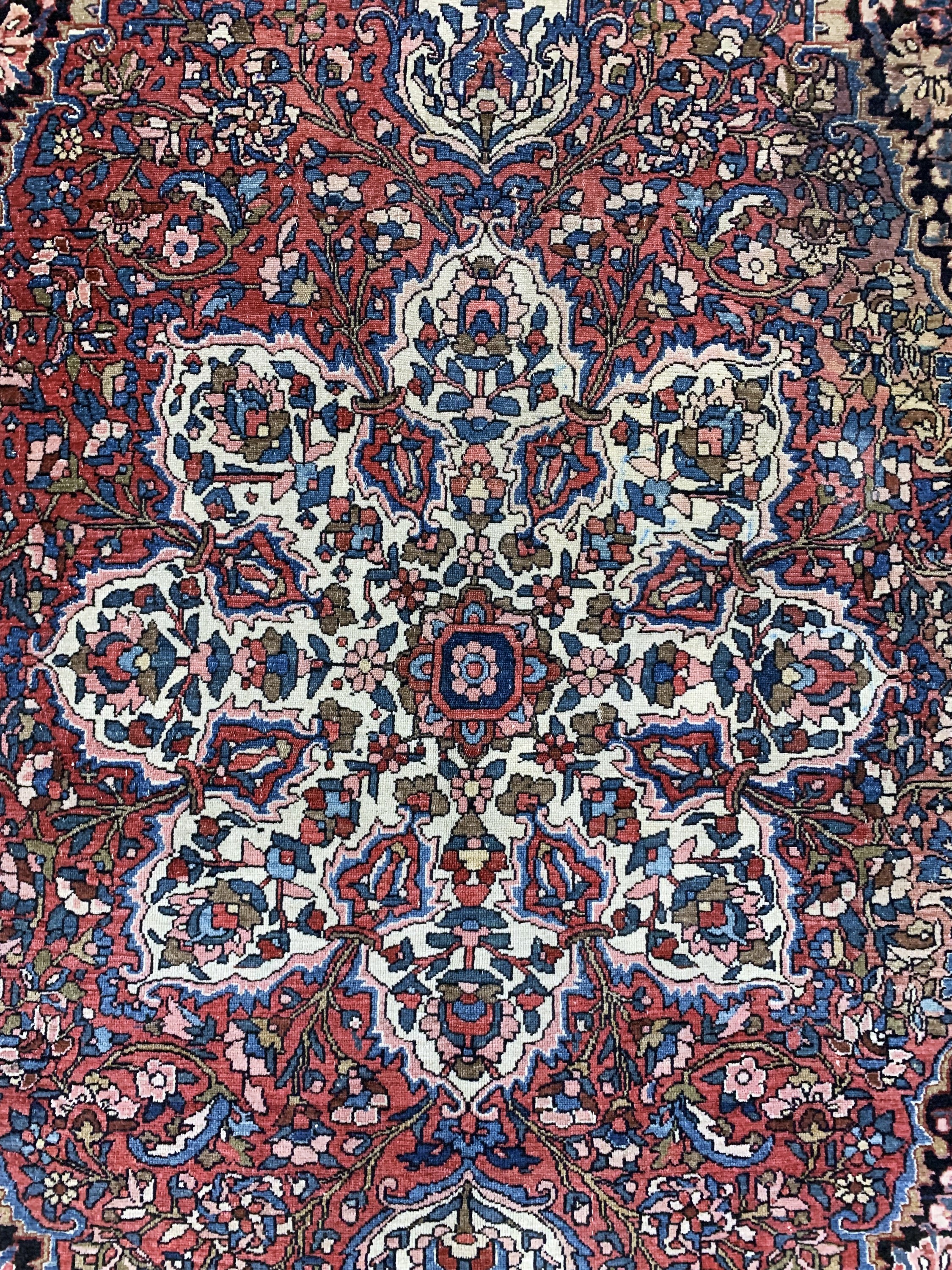 Detail c: Bachtiar antik, Persien, um 1900, Wolle aufBaumwolle, ca. 200 x 138 cm, EHZ: 3, (Restaurierungen)