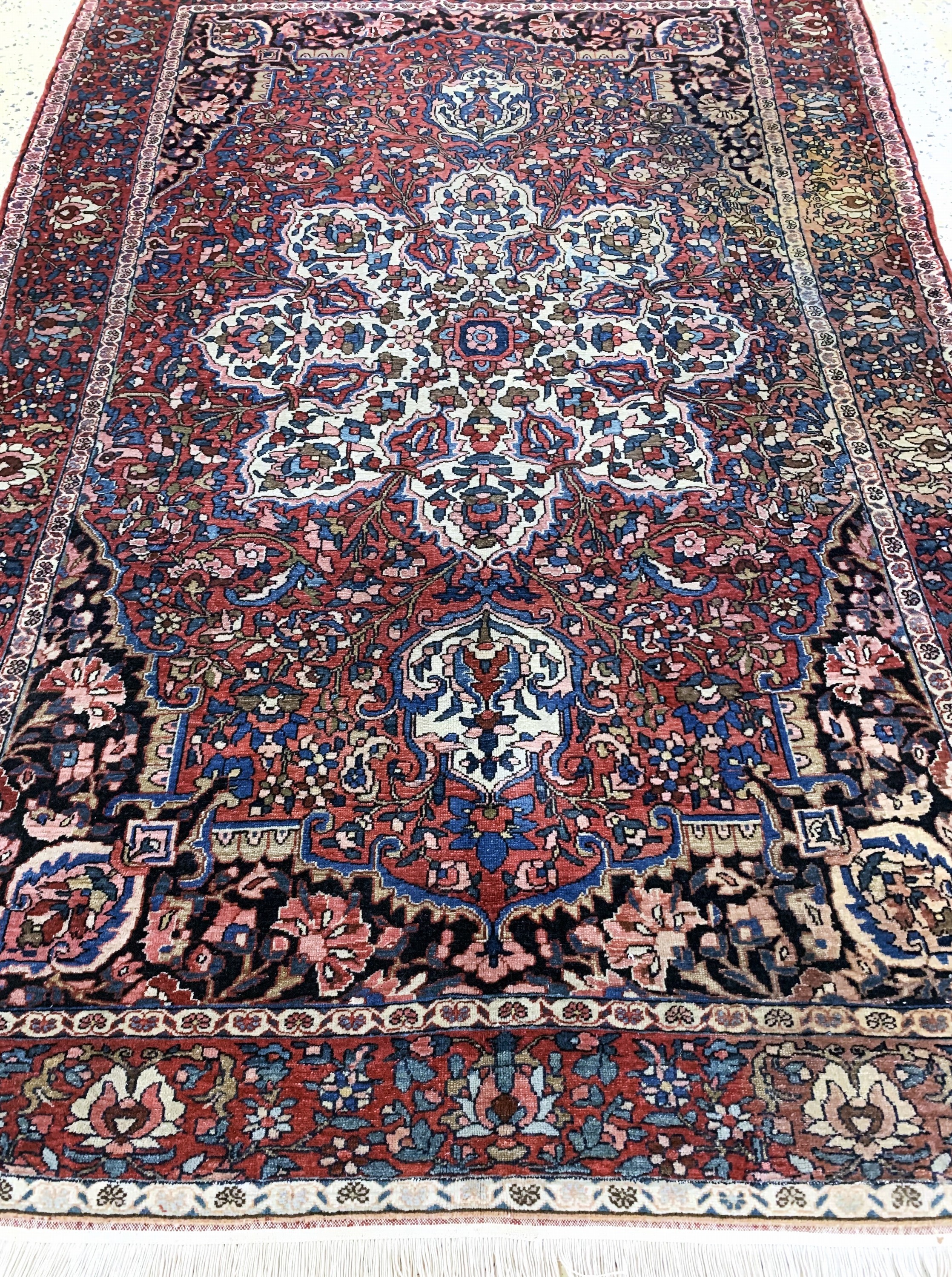 Detail e: Bachtiar antik, Persien, um 1900, Wolle aufBaumwolle, ca. 200 x 138 cm, EHZ: 3, (Restaurierungen)