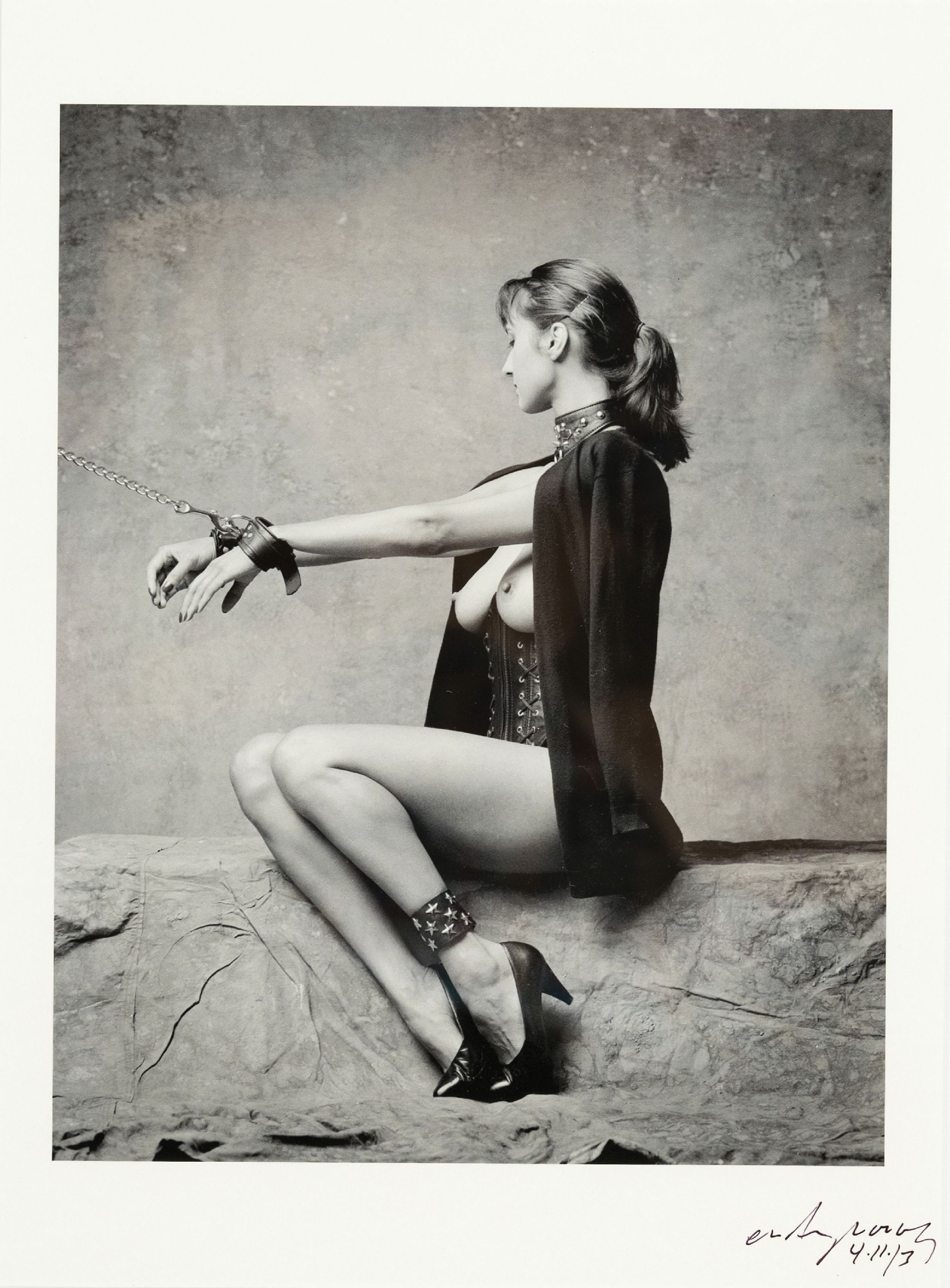 Craig Morey, geb. 1952 Fort Wayne, Indiana/USA, 2 Fotografien, weibliche Akte, signiert und datiert 2013, je unter Glas gerahmt, ca. 47x37 cm
