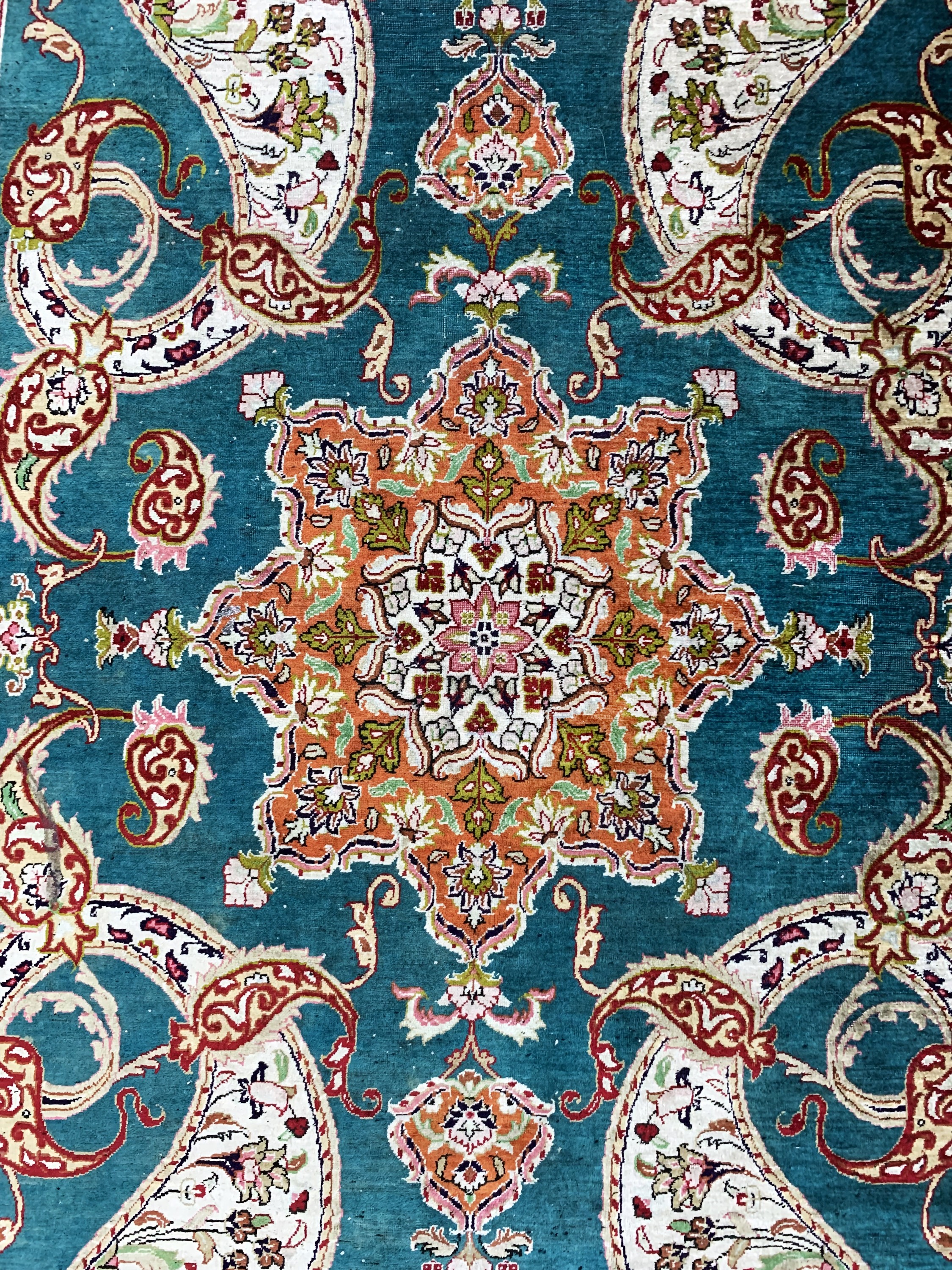Detail b: Ghom Seide, Persien, Ende 20.Jhd, reine Naturseide, ca. 155 x 98 cm, EHZ: 3