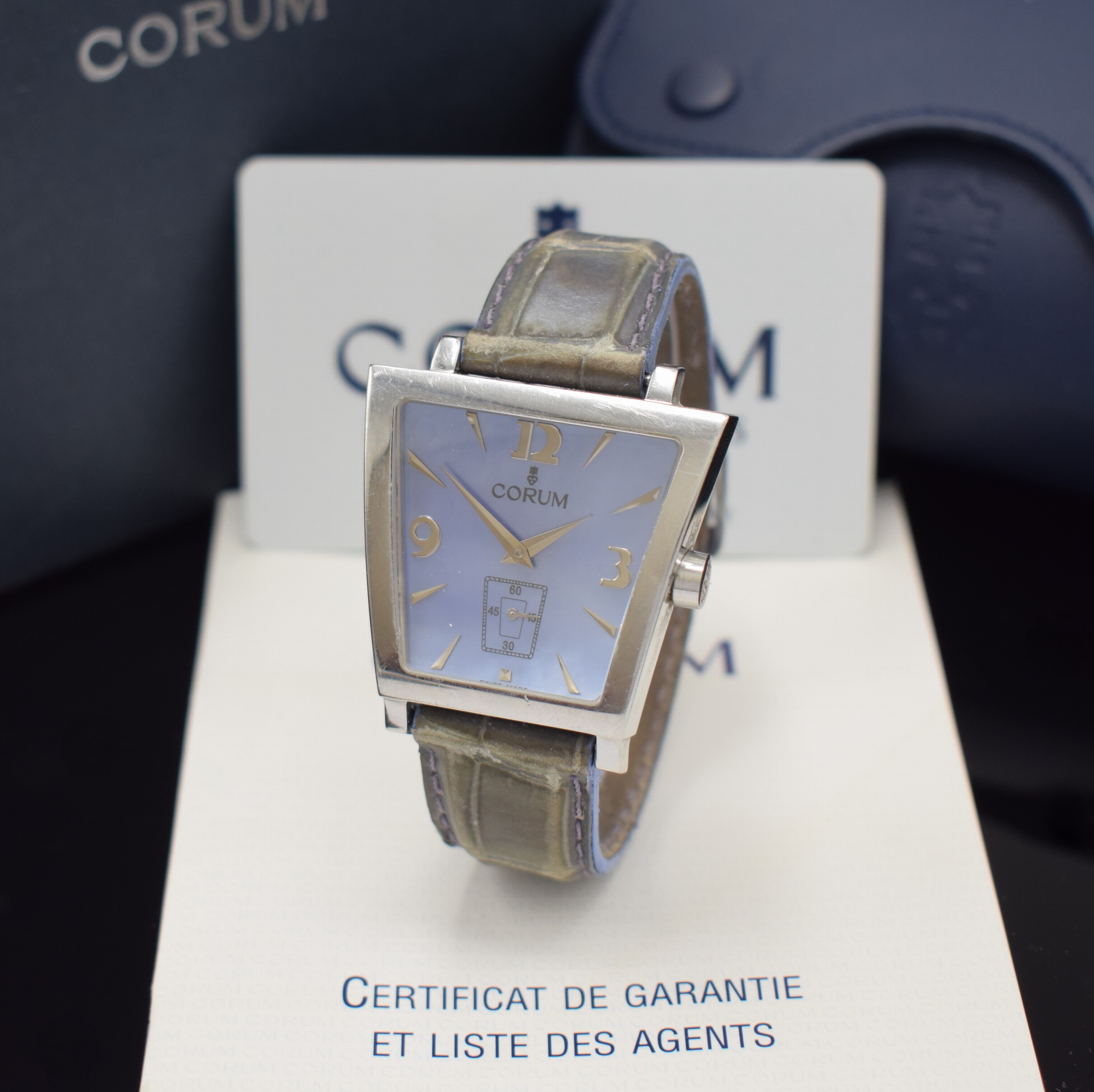 CORUM Armbanduhr Trapeze Referenz 106.404.20, Schweiz um 2005, quarz, trapezförmiges Edelstahlgeh. inkl. orig. Lederband (zu ern.) m. orig. ...